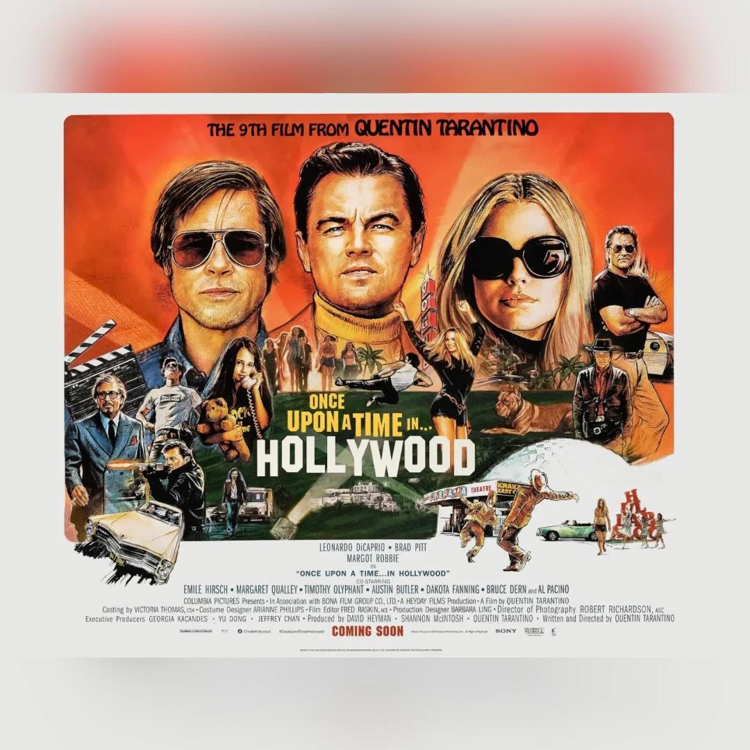 Once Upon A Time In Hollywood (2019)
Original British Quad (30 X 40 Zoll)

Original 2019 UK Quad

Ein verblichener Fernsehschauspieler und sein Stunt-Double streben in den letzten Jahren des Goldenen Zeitalters Hollywoods im Los Angeles des Jahres