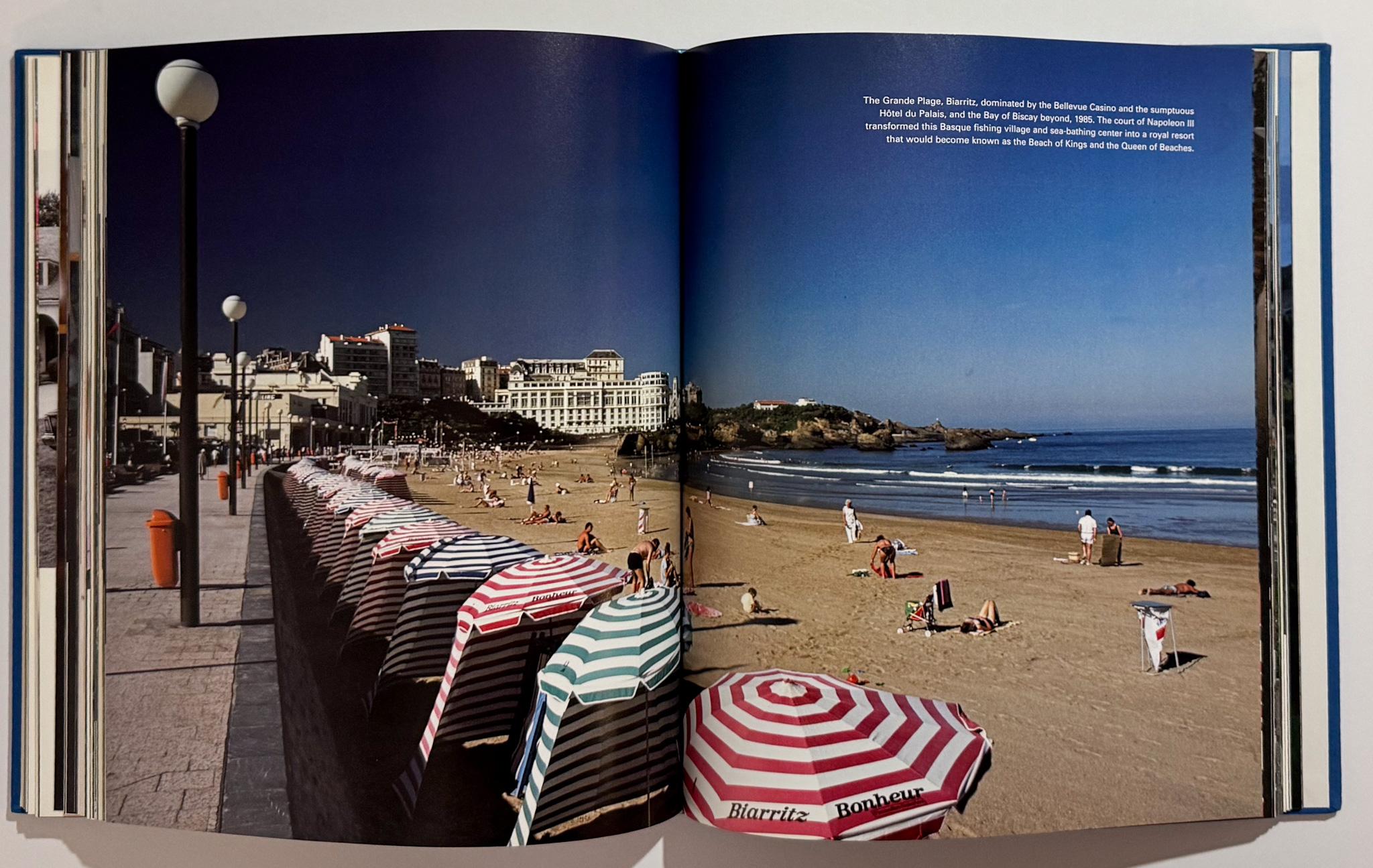 XXIe siècle et contemporain Il était une fois (Inscrit par Slim Aarons) en vente