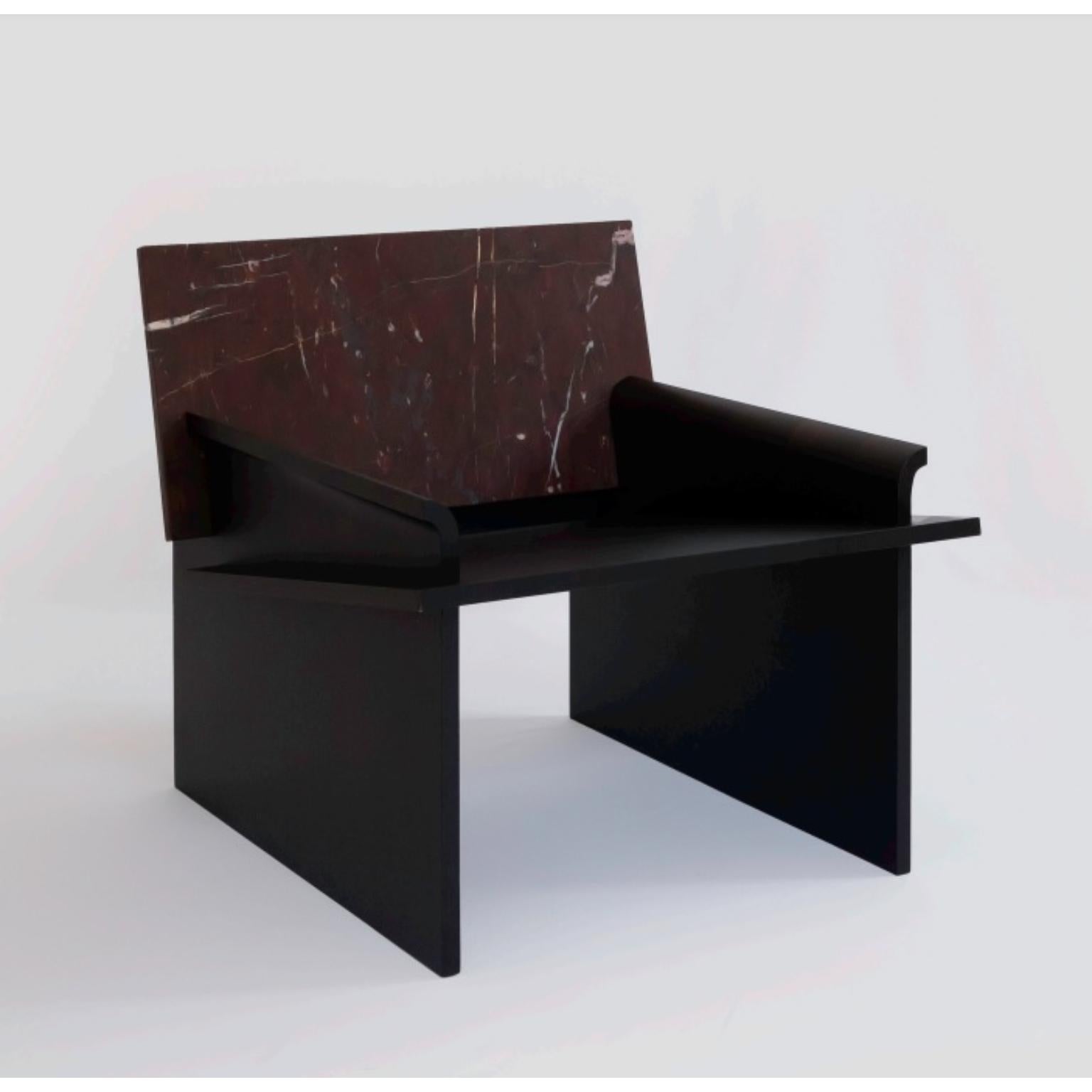 Fauteuil Onda de Studio Daniel K
Edition limitée à 12 pièces.
Dimensions : D 75 x L 70 x H 67 cm. 
MATERIAL : Marbre Rouge du Roi et eucalyptus fumé.

Le fauteuil Onda fait partie de la collection Antechamber de StudioDanielK. Entre la pureté