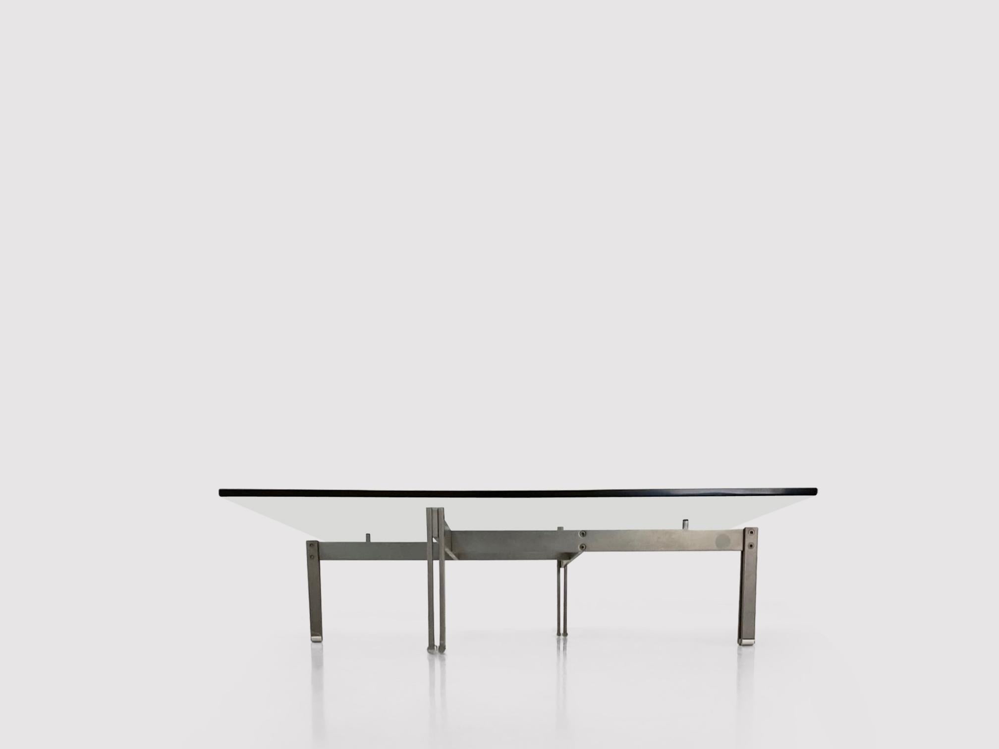 Mid-Century Modern Onda Brushed Steel and Glass Coffee Table by Giovanni Offredi for Saporiti 1970s For Sale