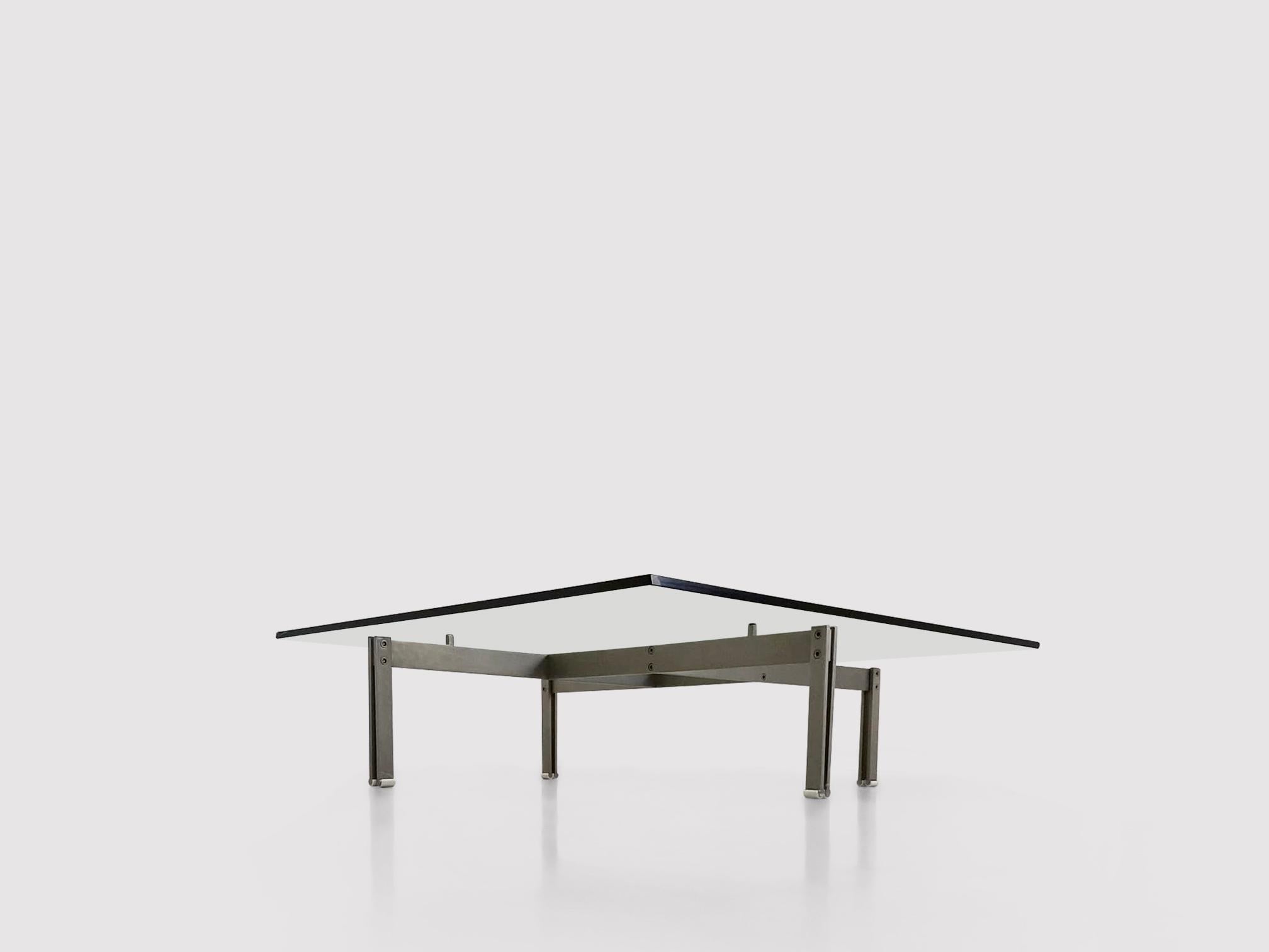Italian Onda Brushed Steel and Glass Coffee Table by Giovanni Offredi for Saporiti 1970s For Sale