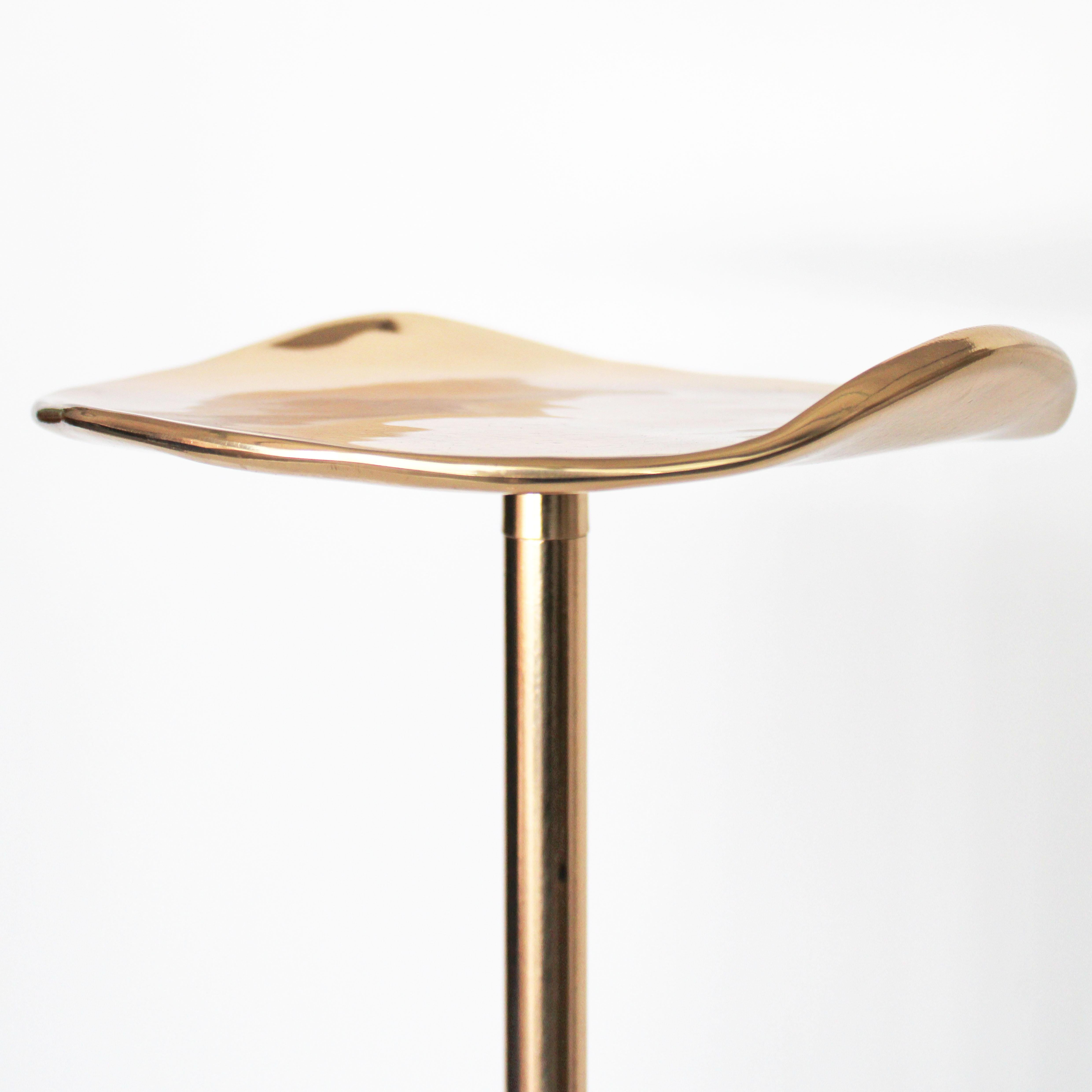 Onda Cast Bronze Side Table by Studio Sunt For Sale 4