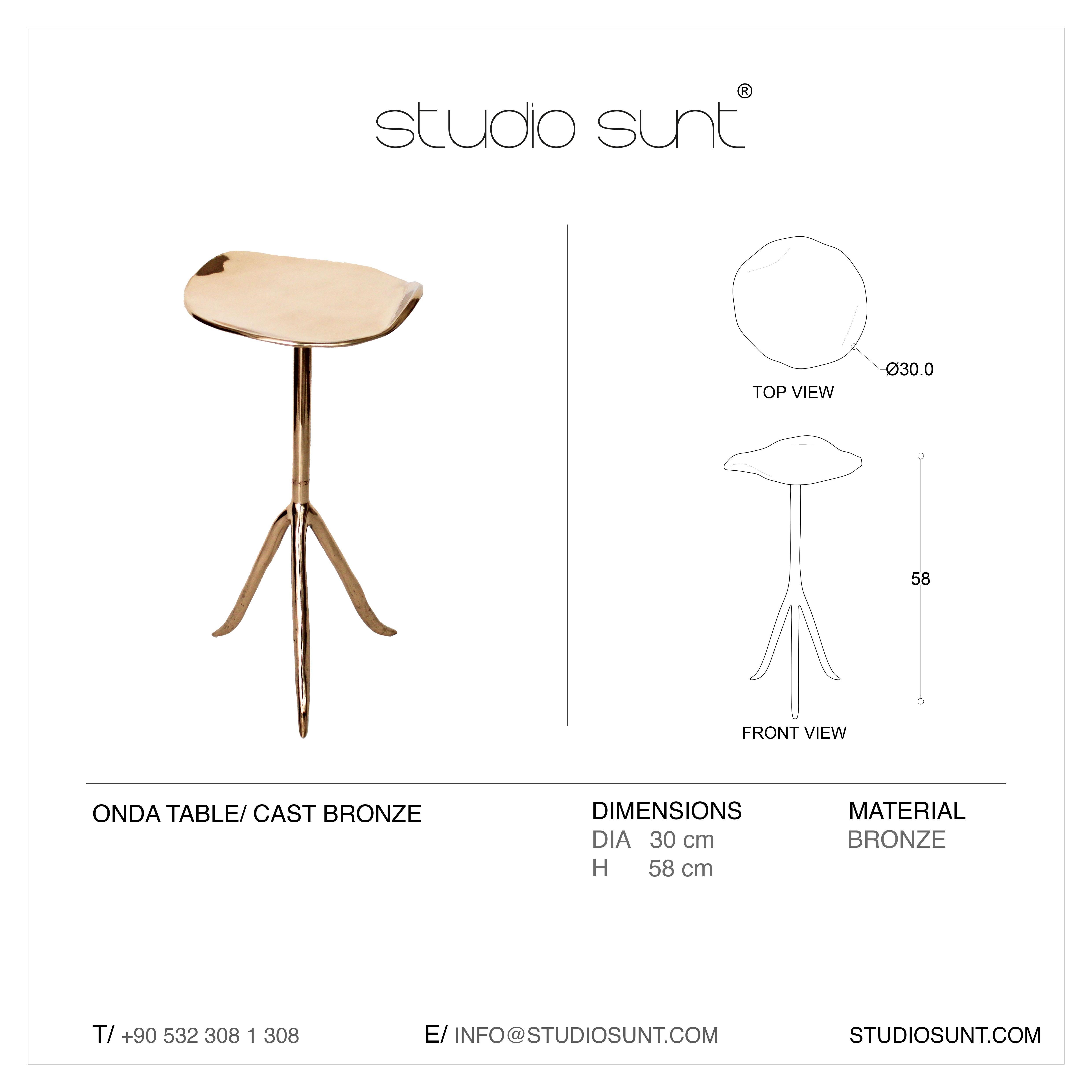 Onda Cast Bronze Side Table by Studio Sunt For Sale 14