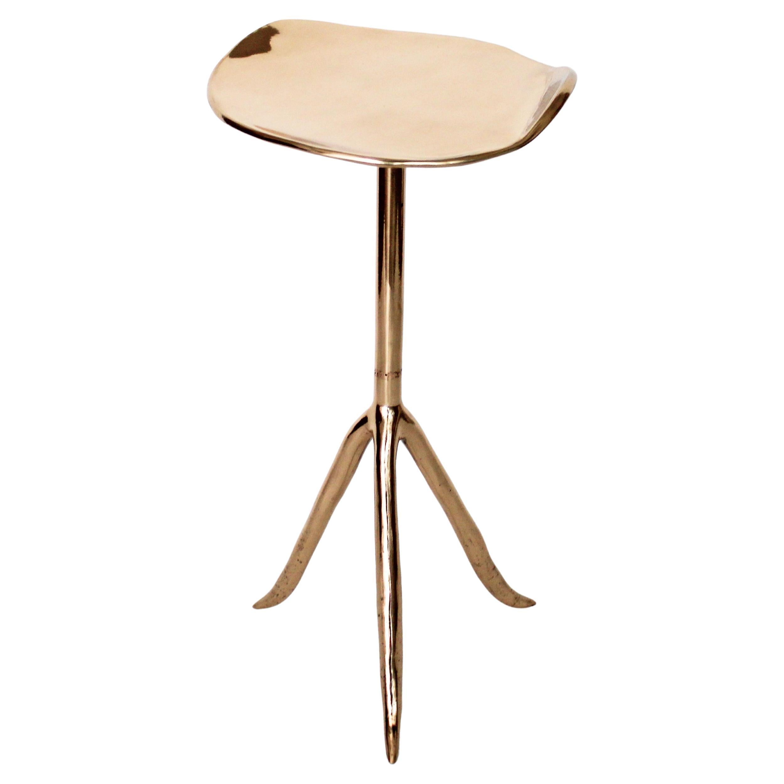 Table d'appoint Onda en bronze moulé de Studio Sunt