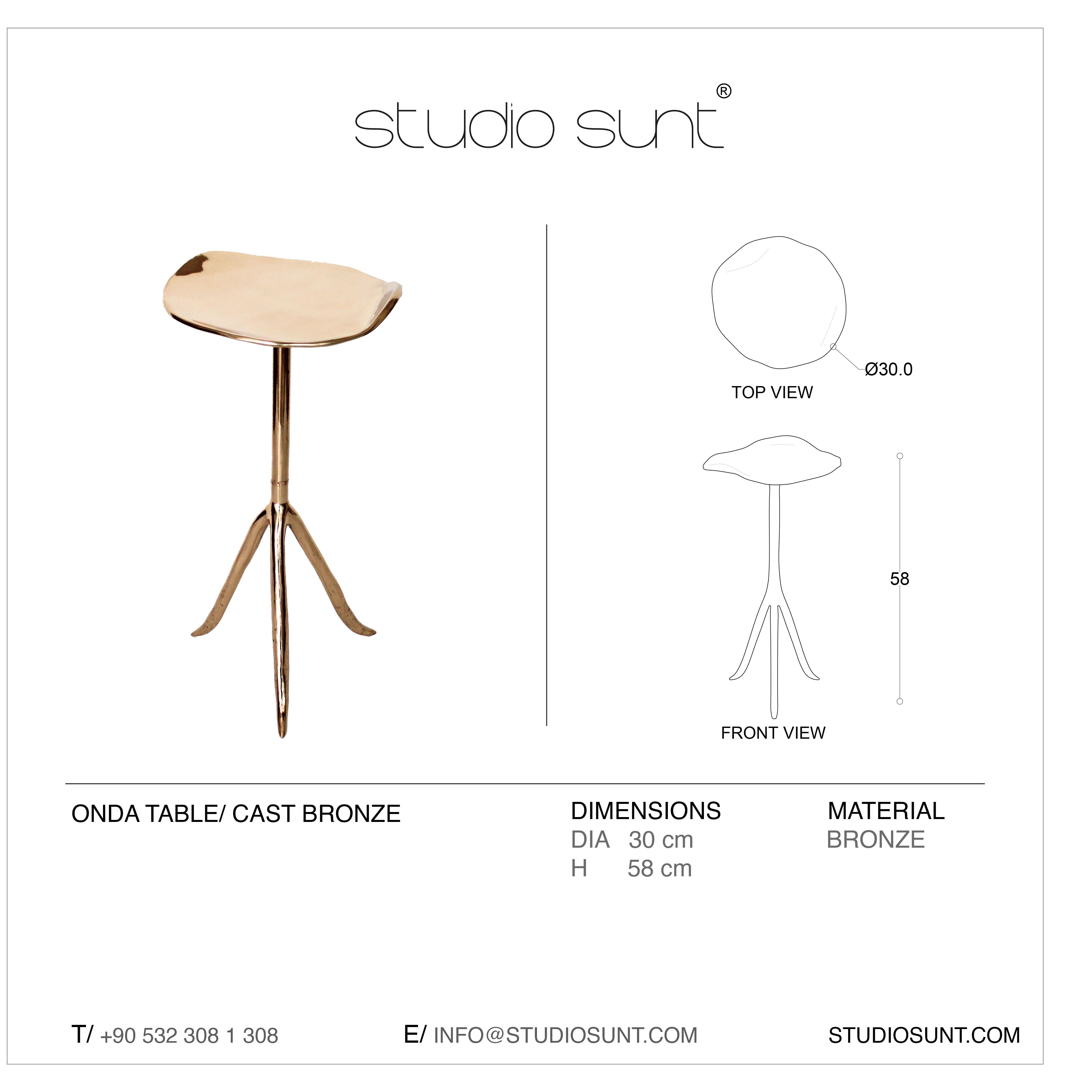 Onda Cast Bronze Side Table Set of 2 by Studio Sunt For Sale 13