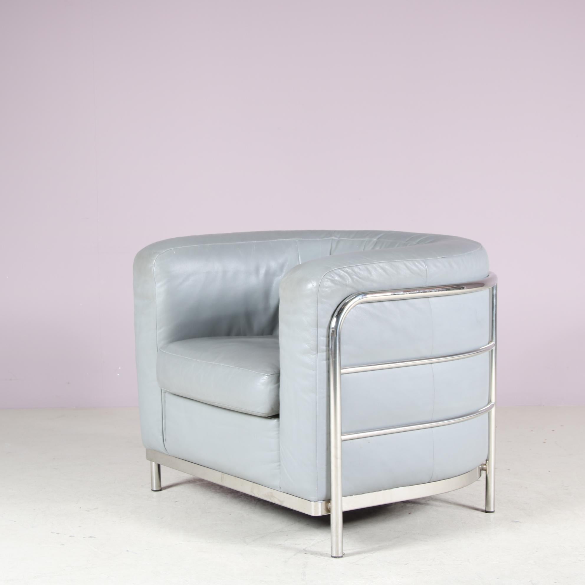 A fantastic lounge chair designed by De Pas, D’Urbino and Lomazzi and manufactured by Zanotta in Italy around 1980.

The “Onda” is an eye-catching piece of mid-century Italian design that will definitely draw the attention of any design enthusiast!