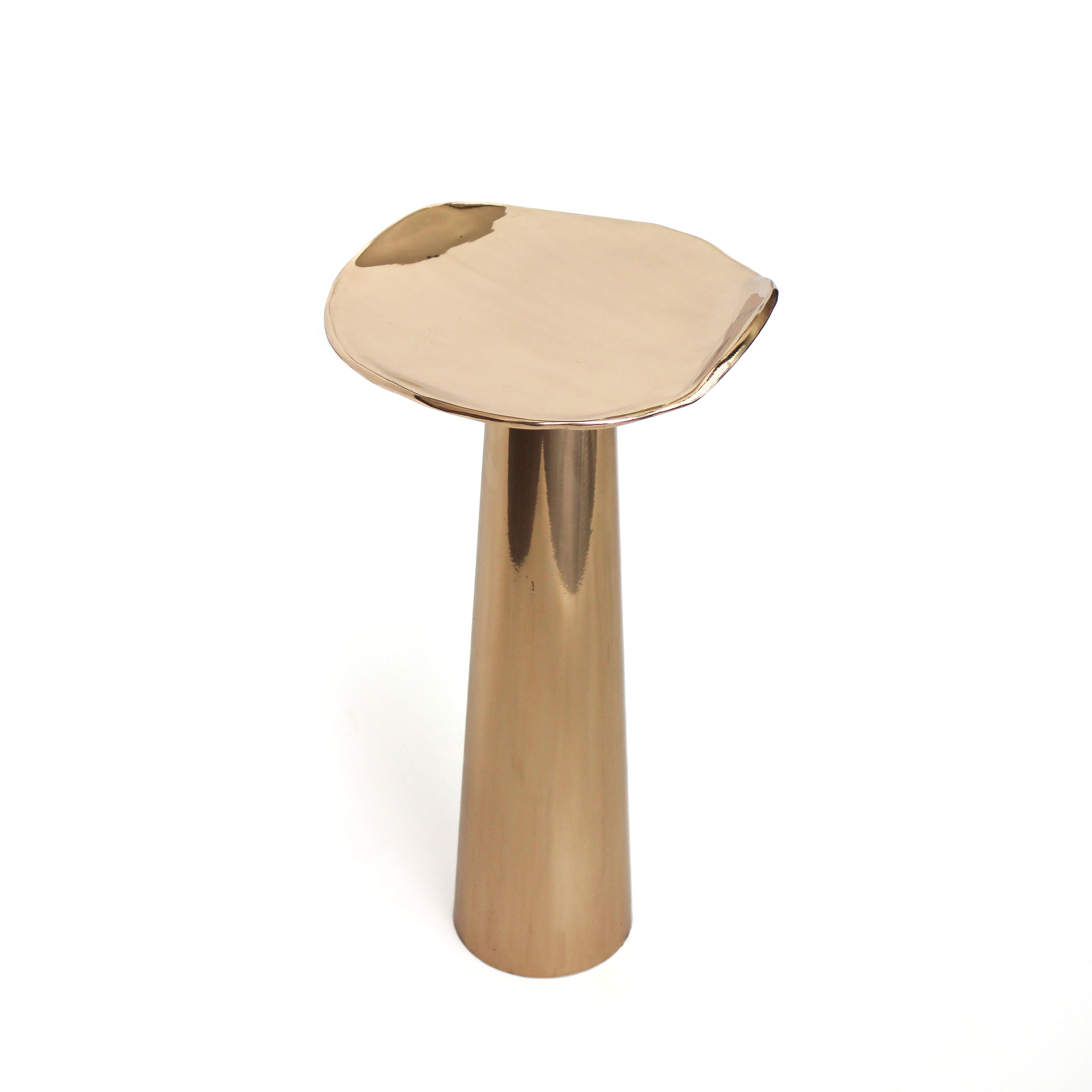 Onda, Kegel-Beistelltisch aus Bronzeguss von Studio Sunt im Angebot 3