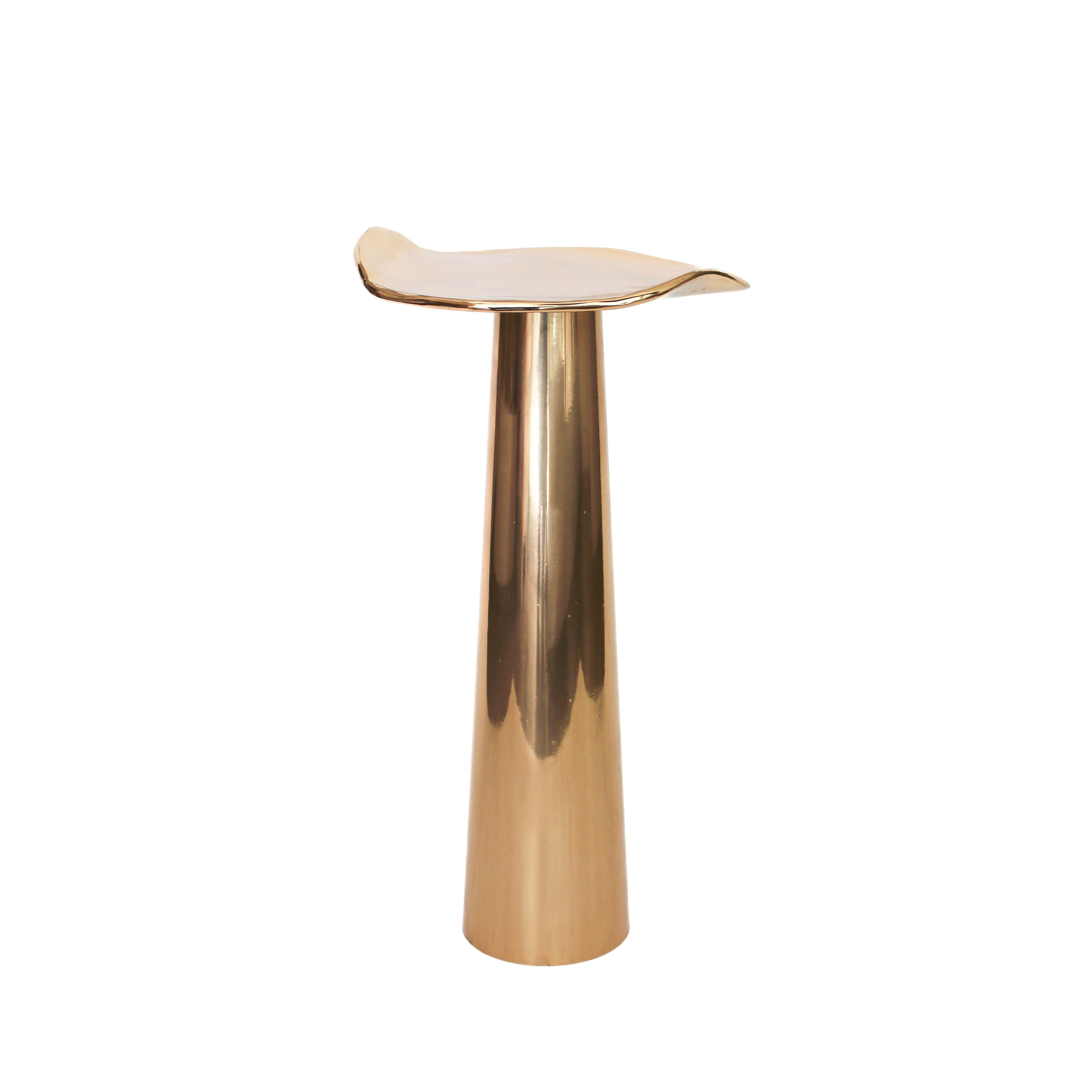 Onda, Kegel-Beistelltisch aus Bronzeguss von Studio Sunt (Gegossen) im Angebot