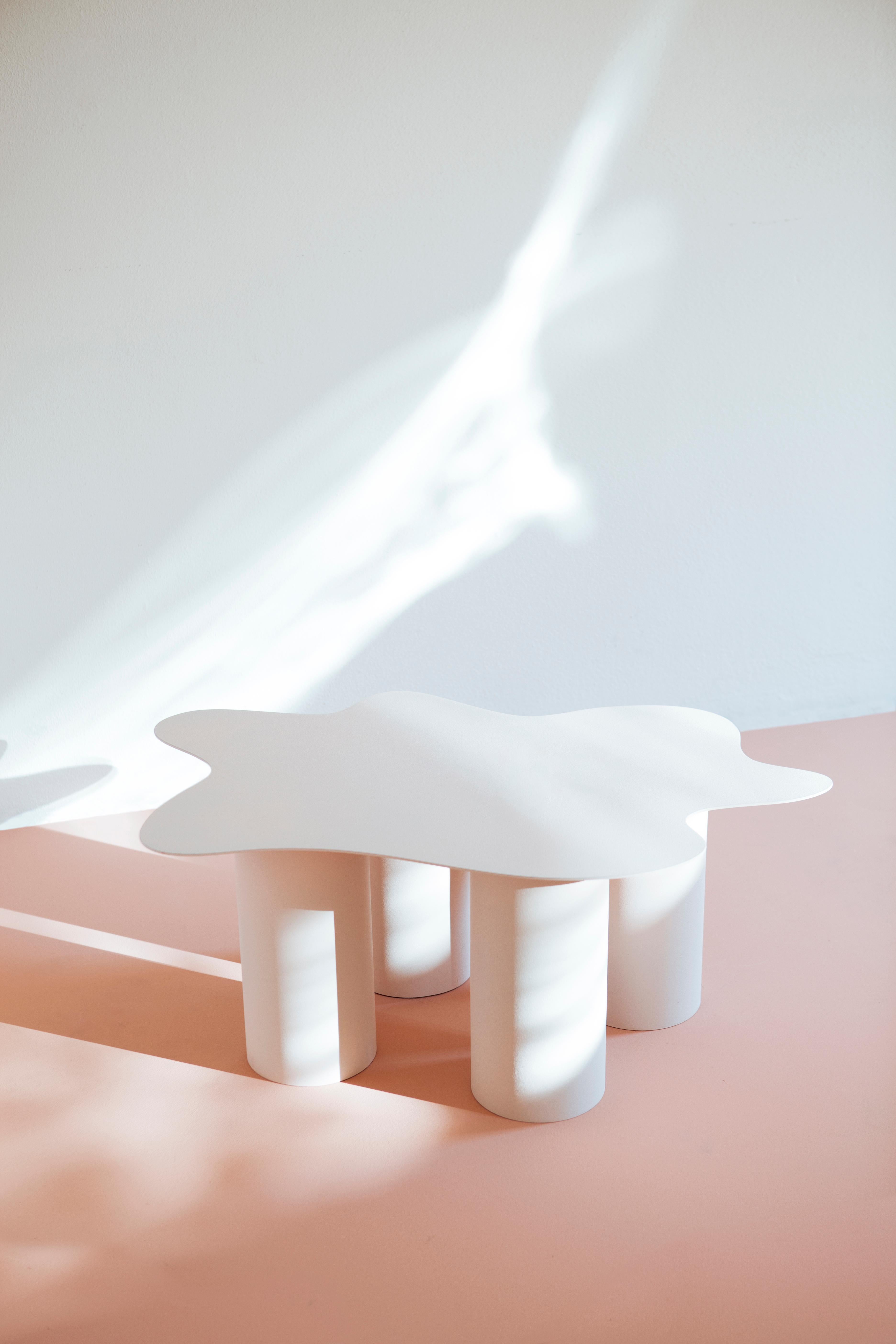 Moderne Table basse contemporaine Onda en métal rose sur-mesure  en vente