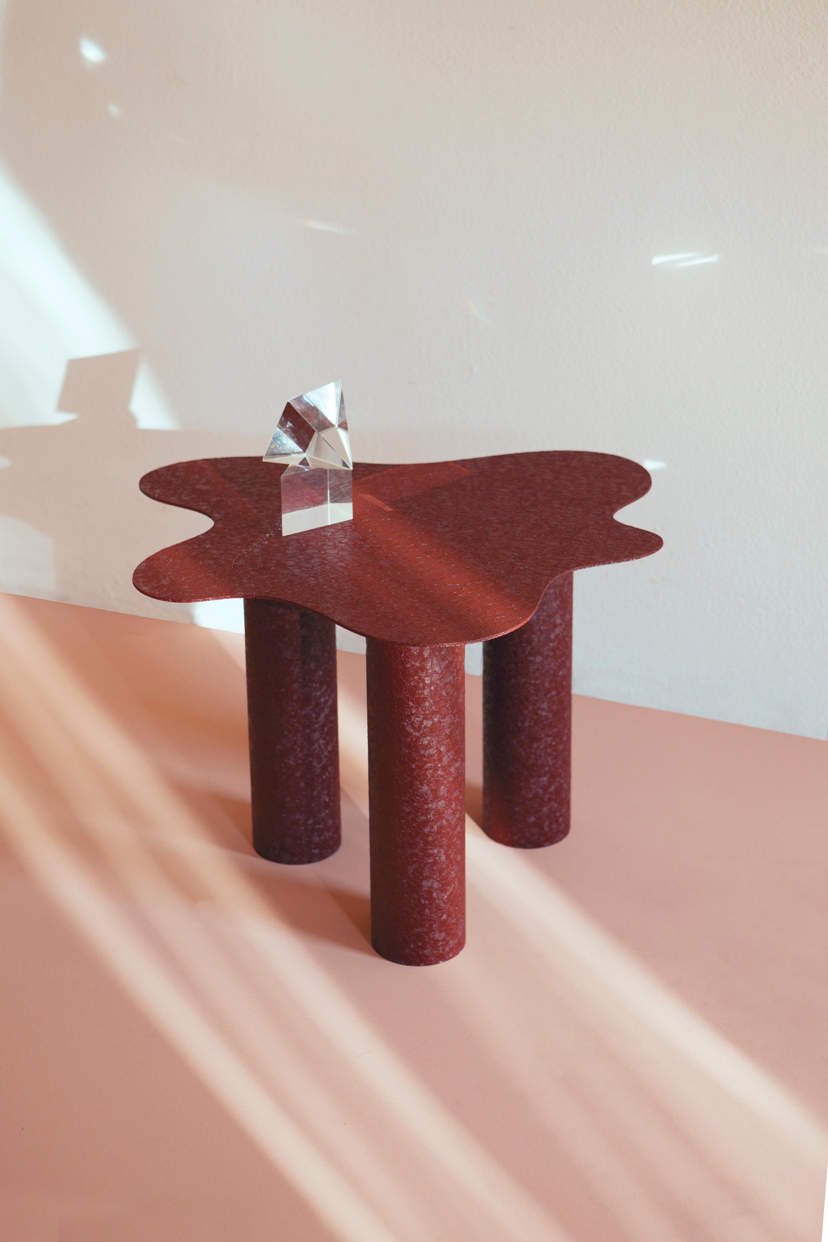 Moderne Table d'appoint contemporaine Onda en métal  en vente