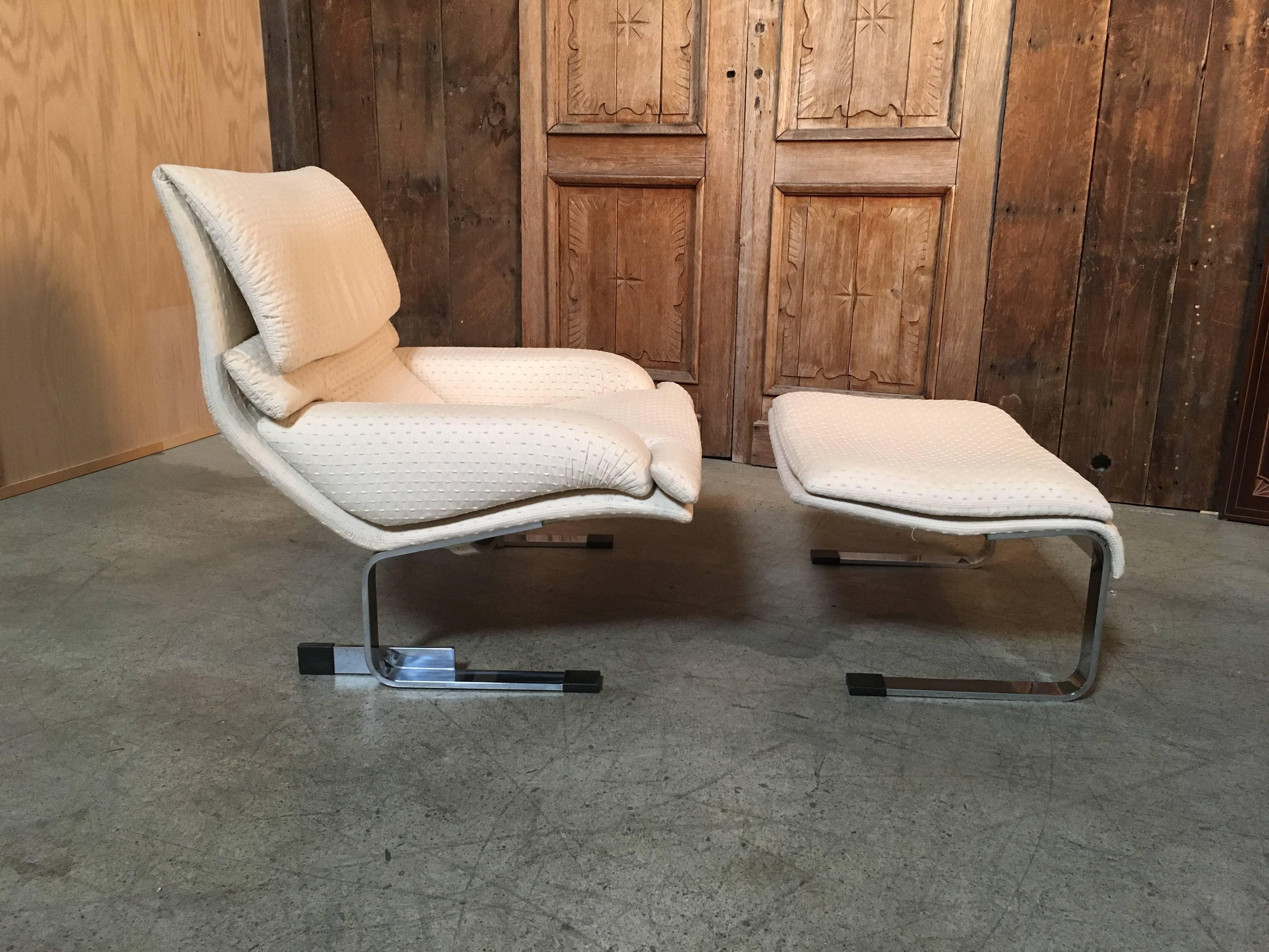 Mid-Century Modern Onda Lounge Chair and Ottoman by Giovanni Offredi for Saporiti Italia