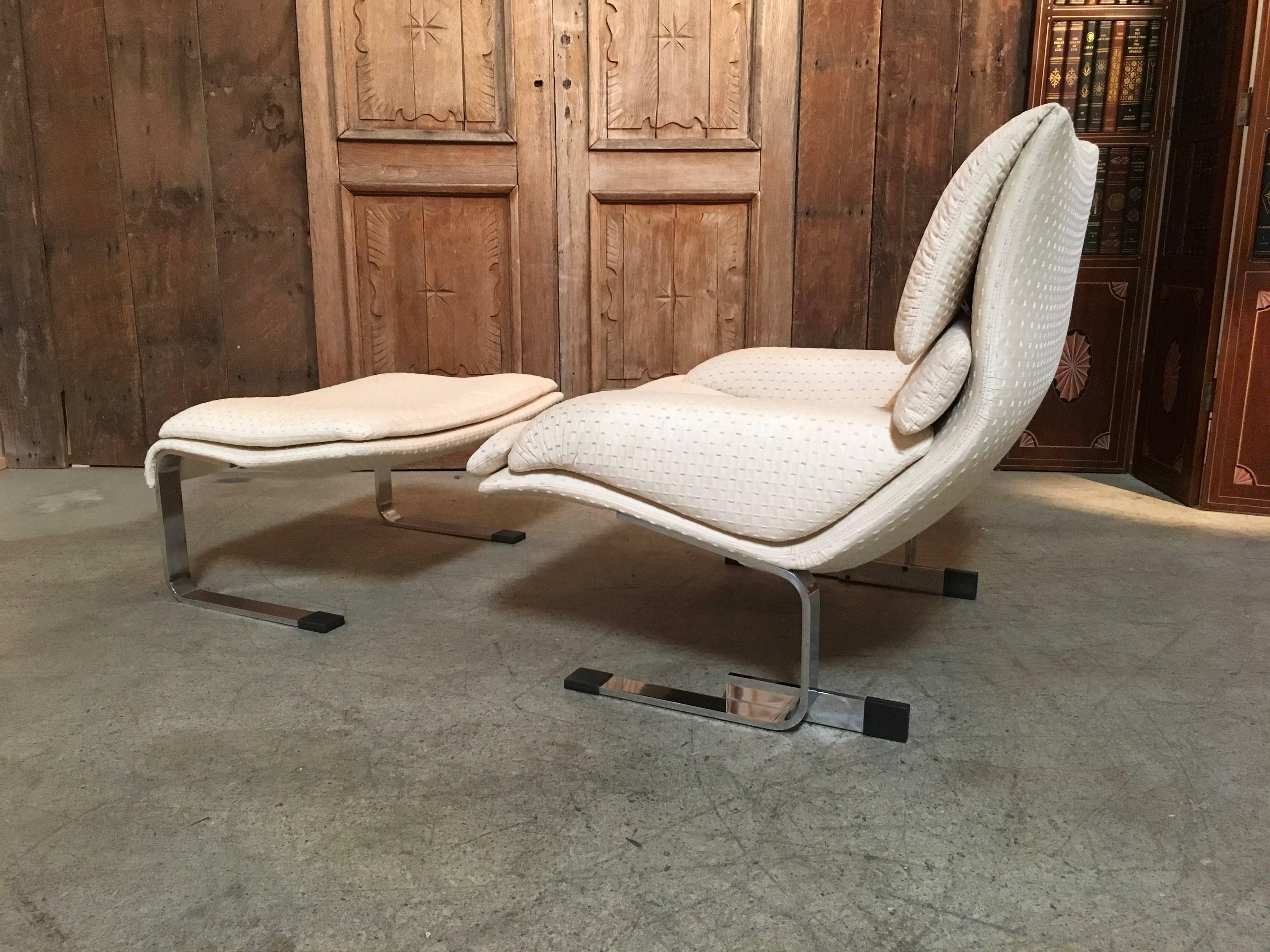 Italian Onda Lounge Chair and Ottoman by Giovanni Offredi for Saporiti Italia