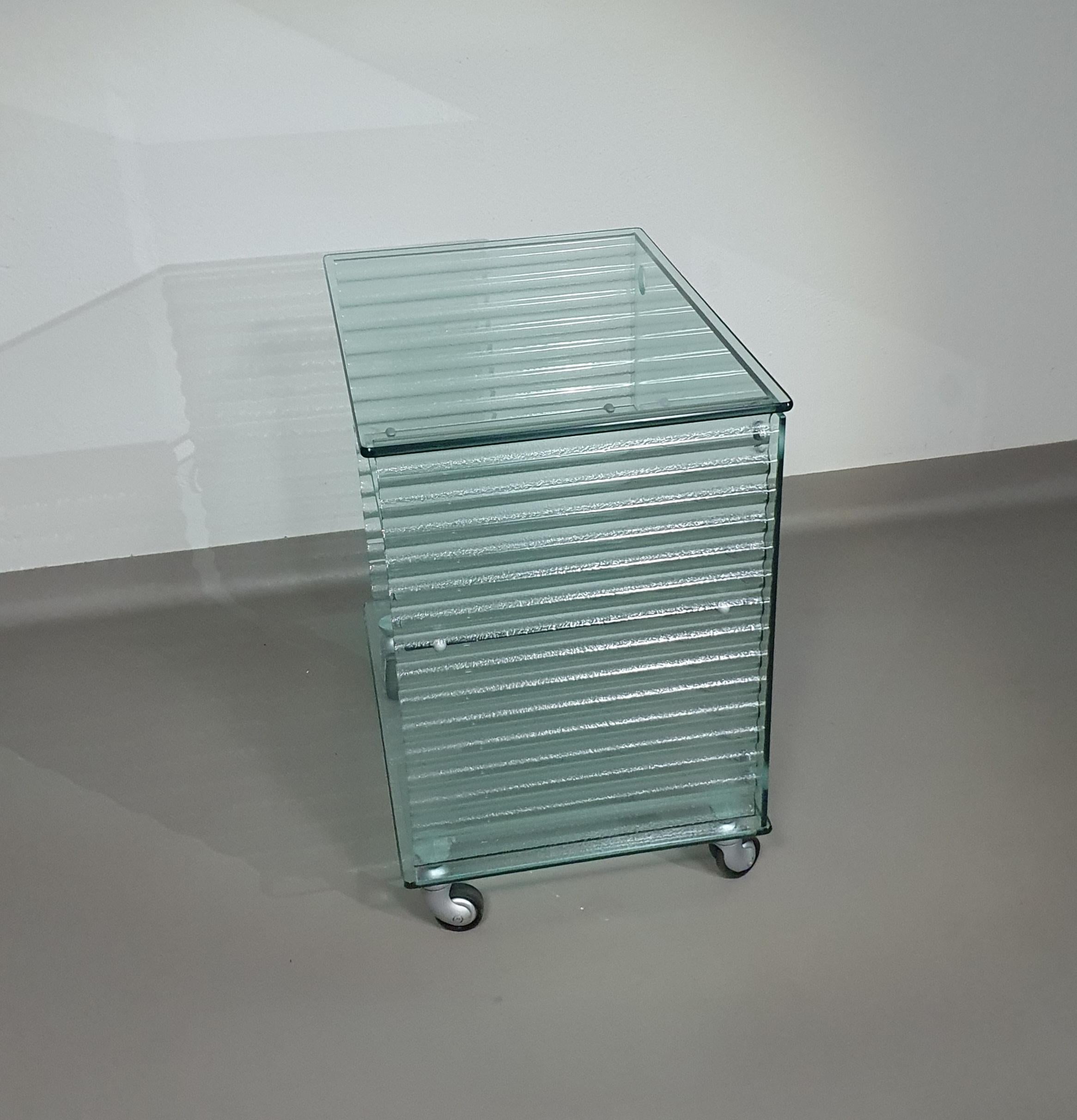 Post-Modern Onda Series Glass Media Cabinet by Ron Arad for Fiam, Italy, 1980 For Sale