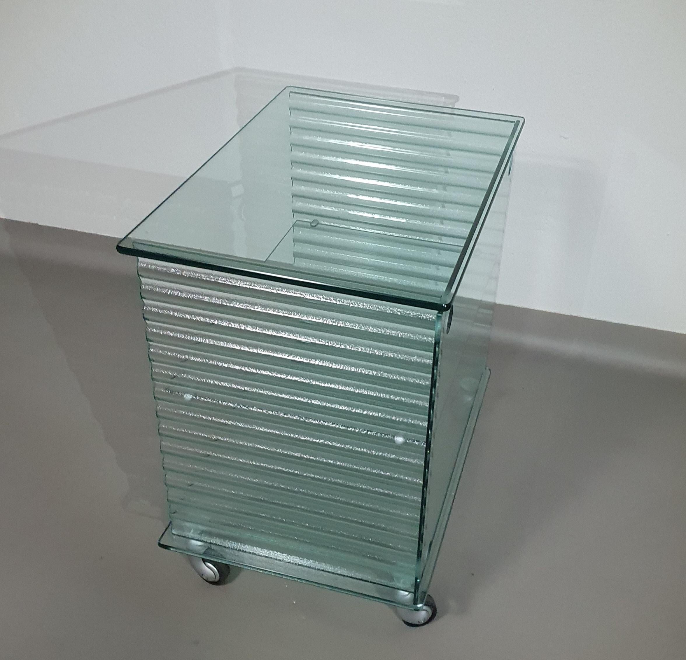 Onda Series Glass Media Cabinet by Ron Arad for Fiam, Italy, 1980 In Good Condition For Sale In WEERT, NL