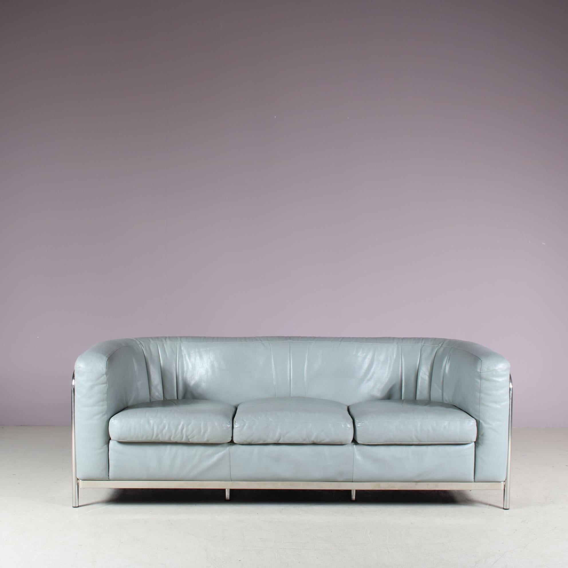 A fantastic 3-seater sofa designed by De Pas, D’Urbino and Lomazzi and manufactured by Zanotta in Italy around 1980.

The “Onda” is an eye-catching piece of mid-century Italian design that will definitely draw the attention of any design enthusiast!