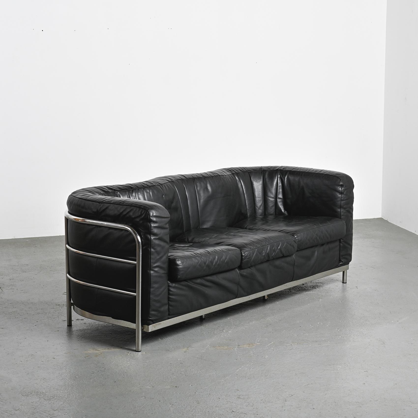 
The Onda sofa, designed by the Italian trio Jonathan De Pas, Donato D'Urbino, and Paolo Lomazzi for Zanotta in 1985, is a quintessential piece of postmodern design. Its name, meaning 