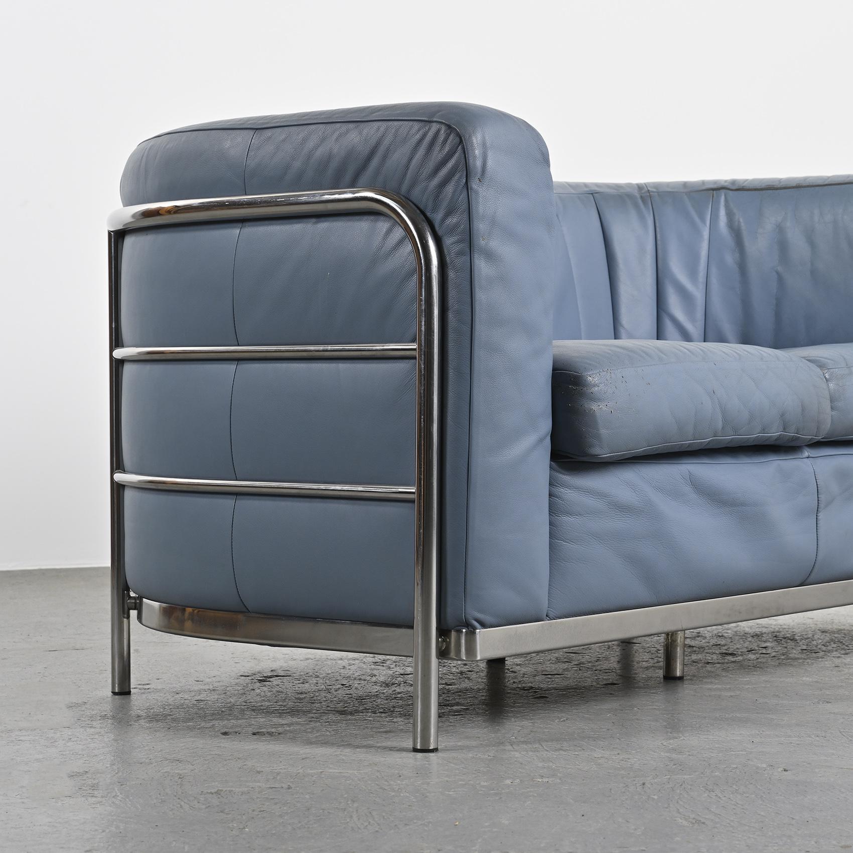
The Onda sofa, designed by the Italian trio Jonathan De Pas, Donato D'Urbino, and Paolo Lomazzi for Zanotta in 1985, is a quintessential piece of postmodern design. Its name, meaning 