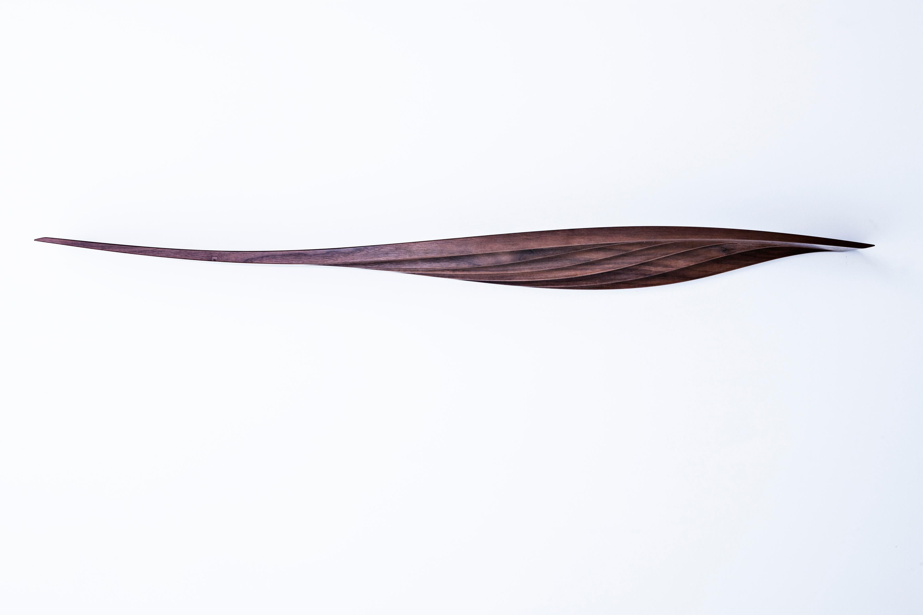 Moderne Étagère flottante sculpturale Onda Strata en bois de cerisier de David Tragen en vente