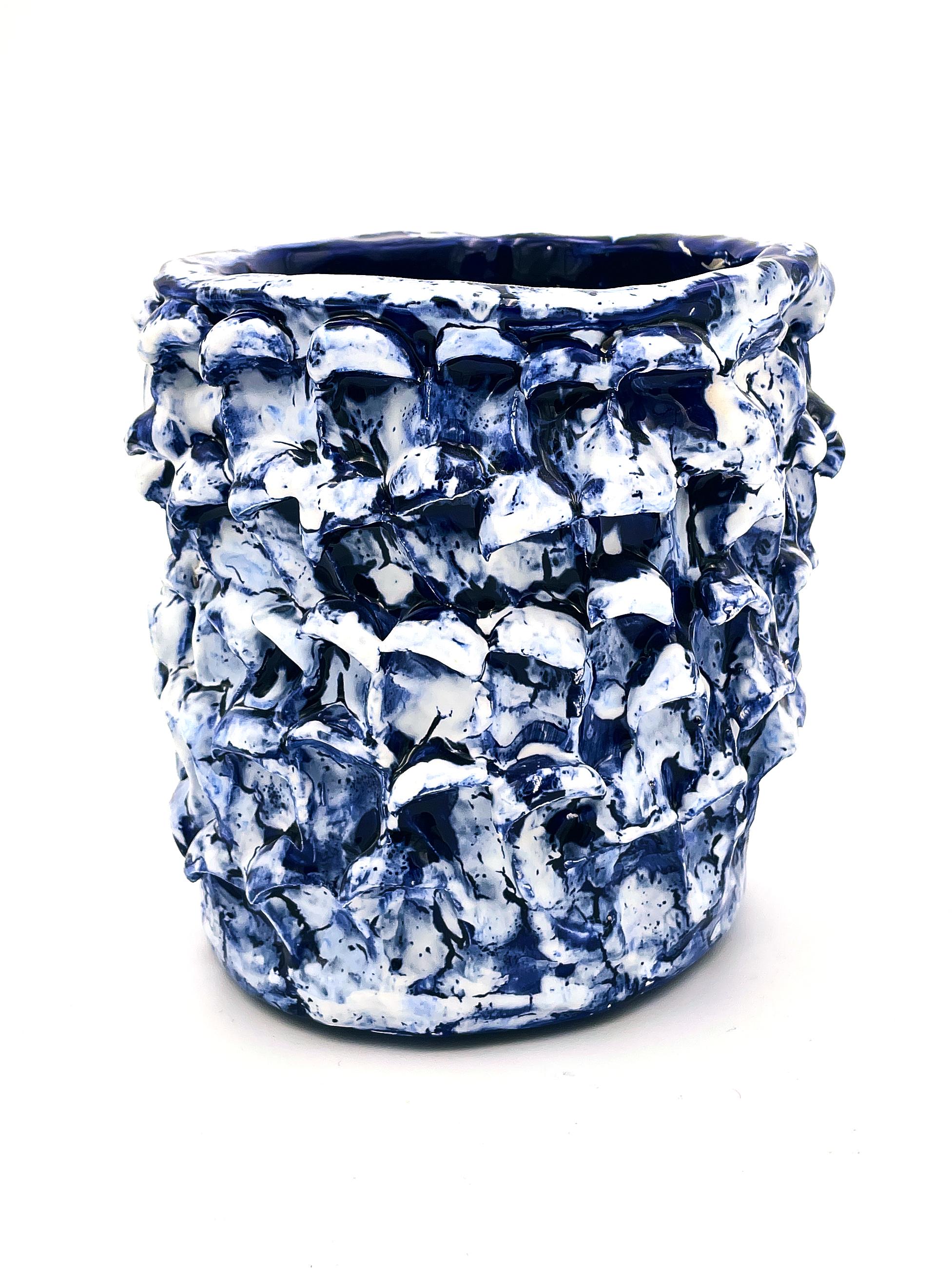 Onda-Vase, Izmir-Blau und mattweiß 01 (Glasiert) im Angebot