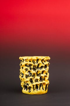 Onda Vase, Sunflower Yellow and Shiny Black 01