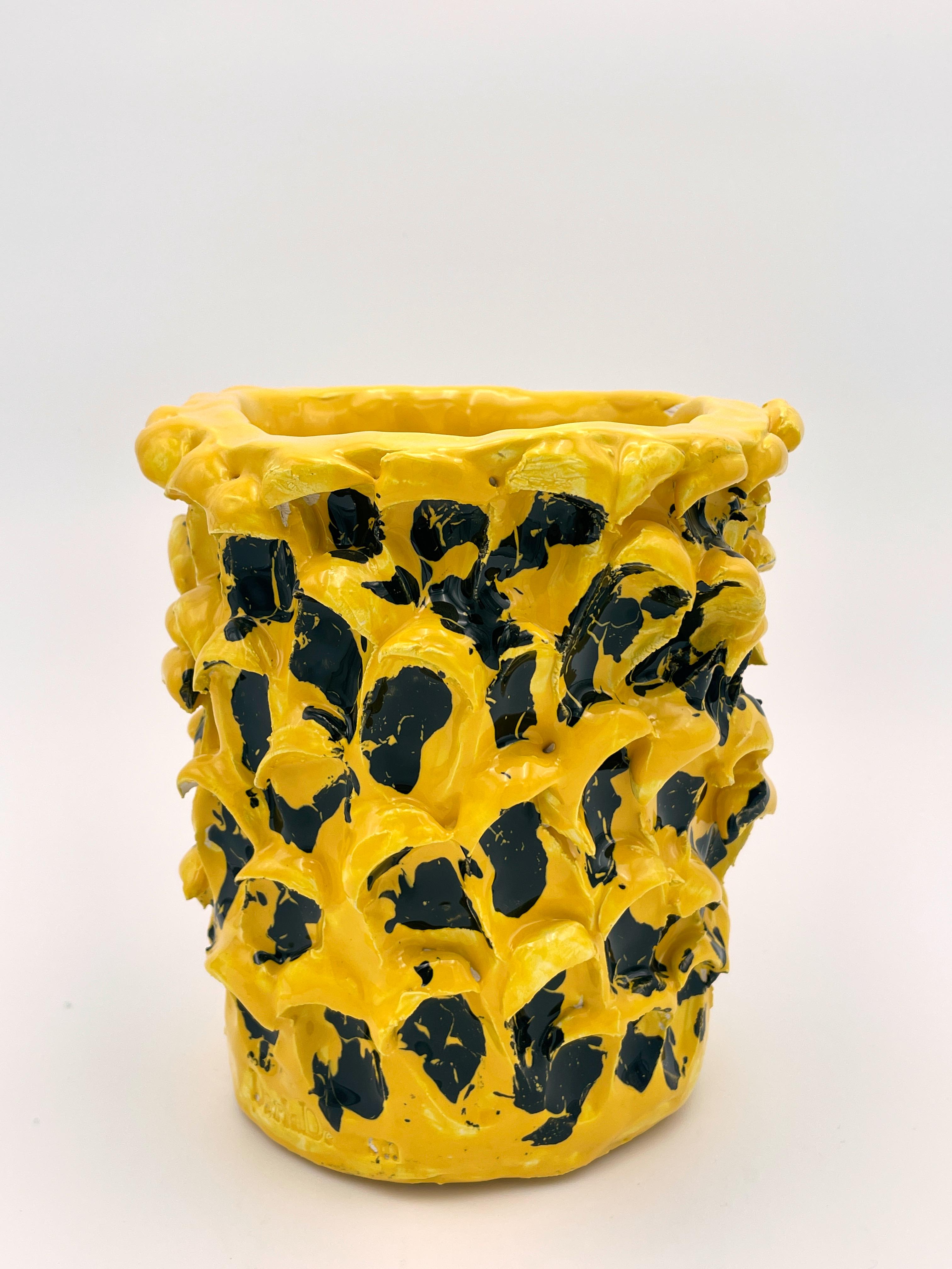 Contemporary Onda Vase, Sunflower Yellow and Shiny Black 01 For Sale