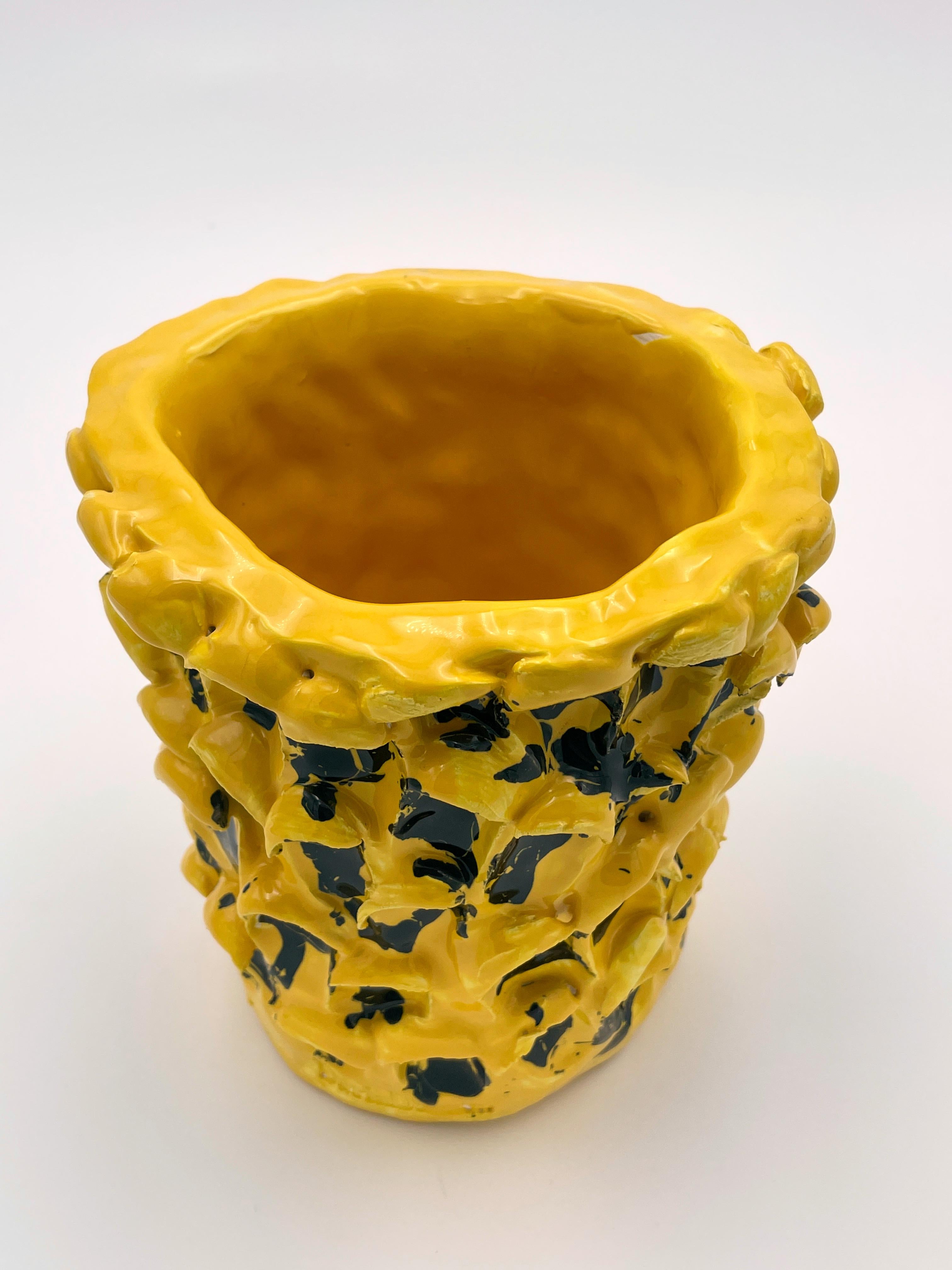 Ceramic Onda Vase, Sunflower Yellow and Shiny Black 01 For Sale