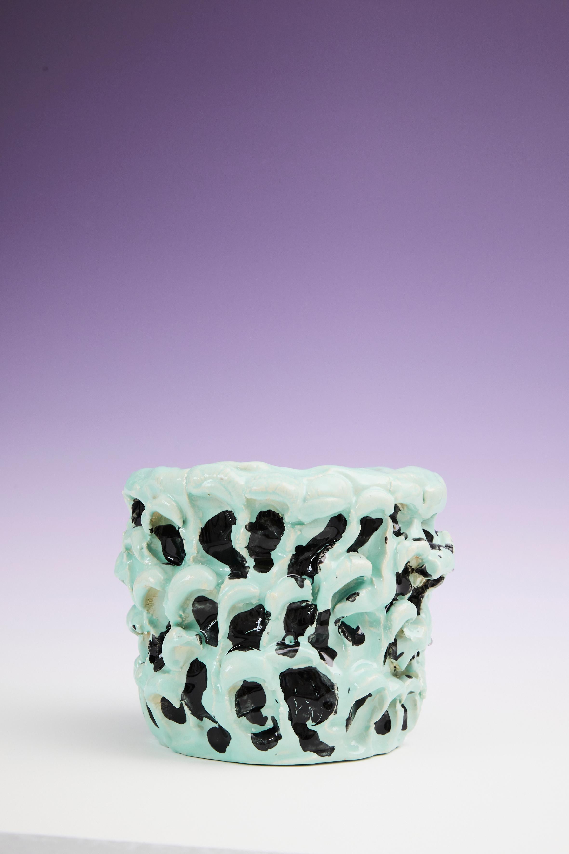 Onda Vase in Tiffany and Pitch Black n. 01 / 20 numbered serie
Unique Handmade Piece
Glazed earthenware by Daria Dazzan
Earthenware, glazes
19 X 16 cm ab.

Handmade earthenware vase by Daria Dazzan, unique piece, numbered.
Daria Dazzan
