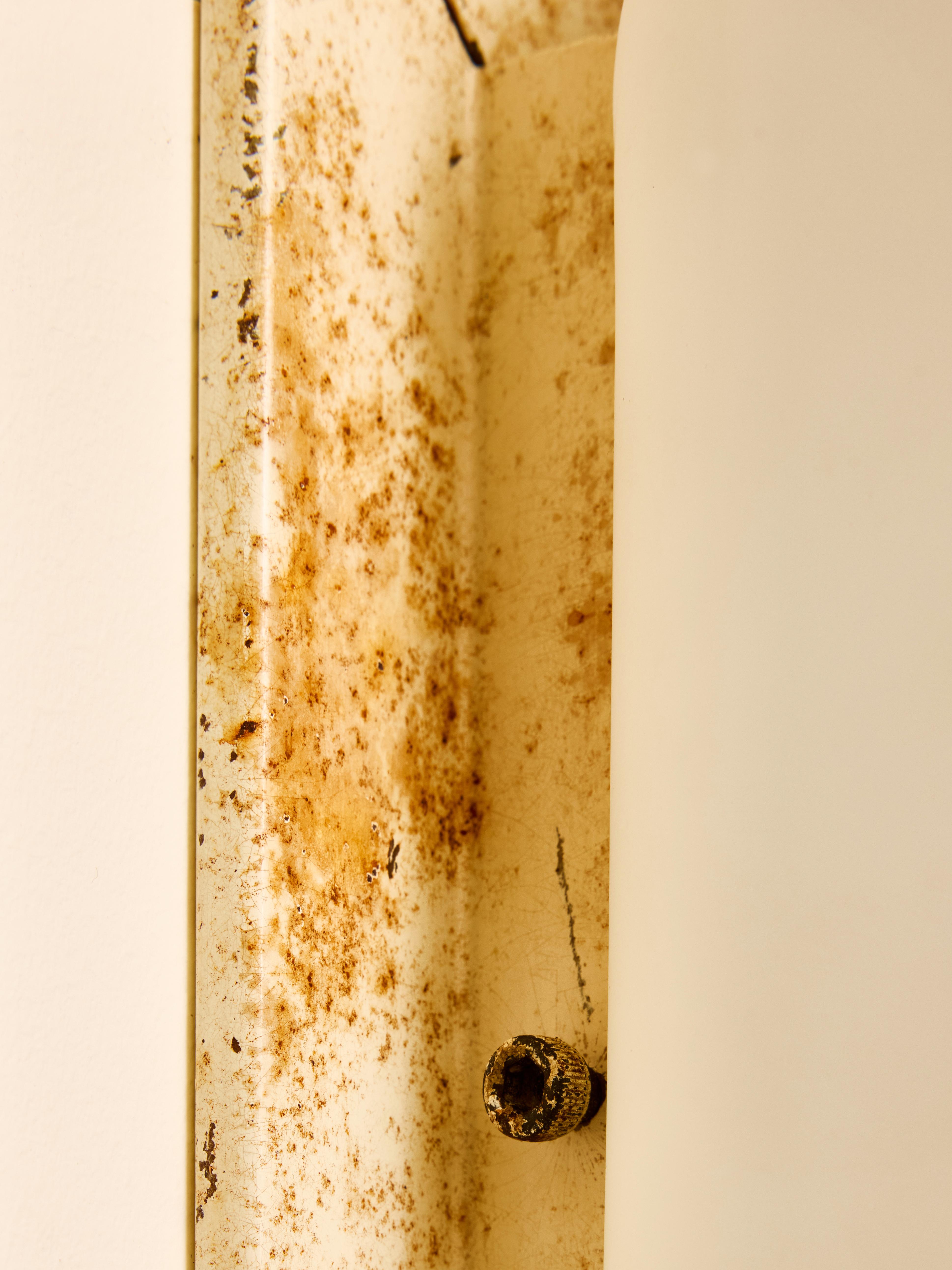 Onda wall sconces by Claude Salocchi in Metal and Opaline Glass For Sale 4