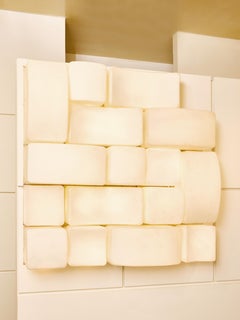 Applique Onda di Claude Salocchi in metallo e vetro opalino