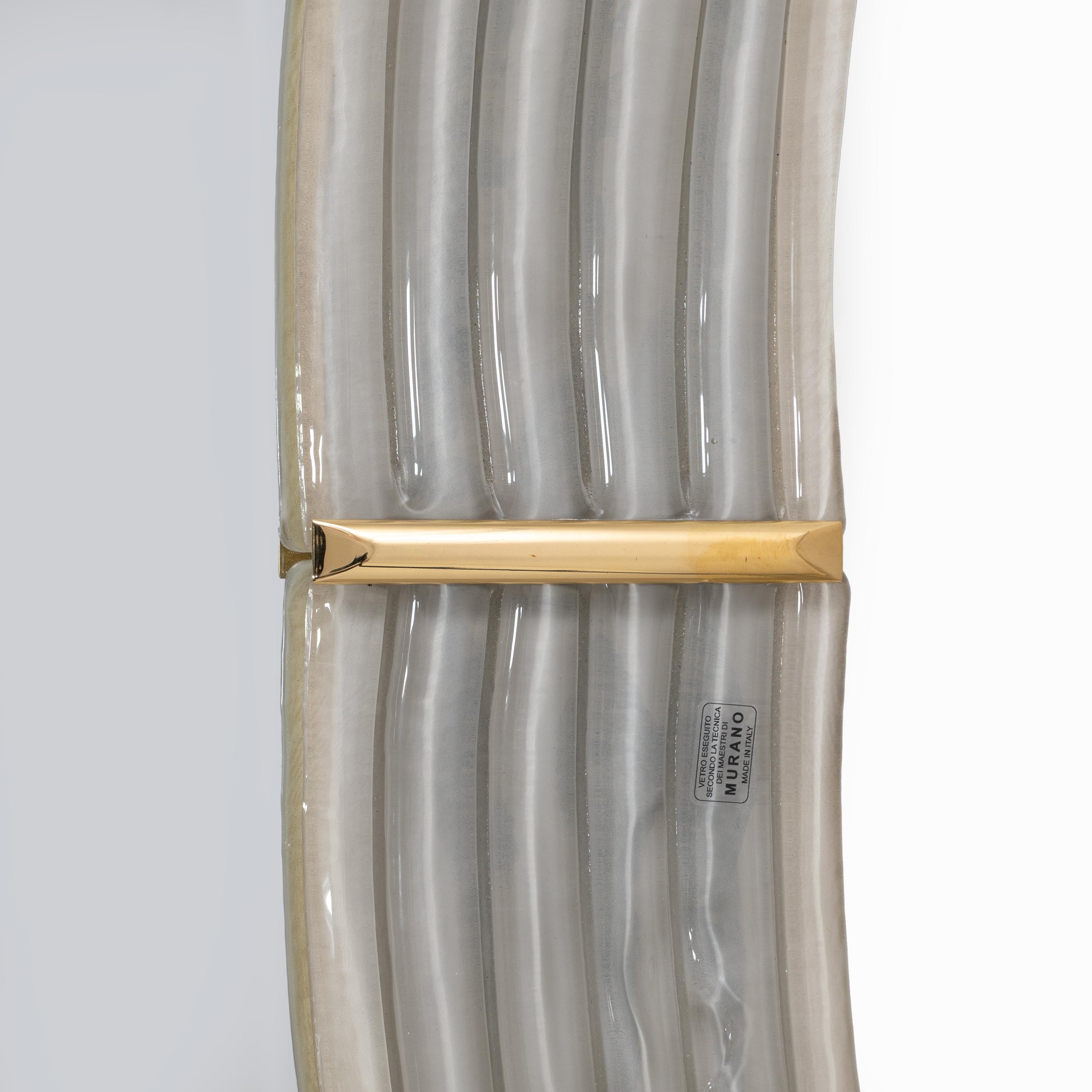 Ottone Ondae - Specchio scultoreo in ottone e vetro di Murano in vendita