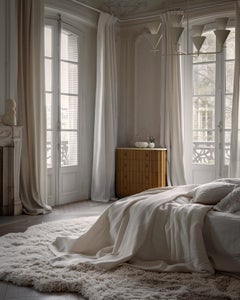 "Ondara" Geriffelte Kommode mit Travertinplatte von Christiane Lemieux