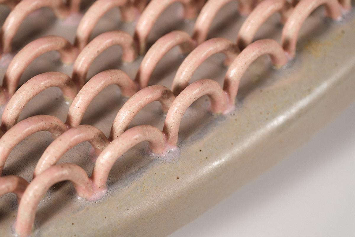 Ondes n° 2 de Rosa Cortiella, objet décoratif en argile brute en vente 1