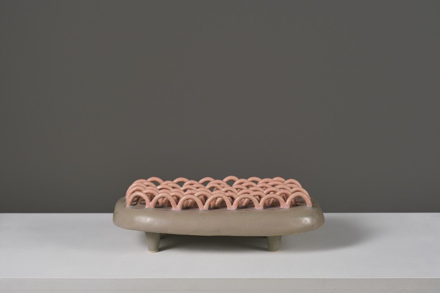 Lavorando con la ceramica come disciplina ampia che include design, scultura e pittura, quest'opera appartiene a una collezione di oggetti in cui le volumetrie forti dialogano con la fragilità, l'equilibrio e il colore.

Si è laureata in ceramica