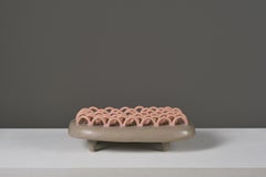 Ondes 2 von Rosa Cortiella - Zeitgenössisches Dekorationsobjekt aus gerilltem Ton