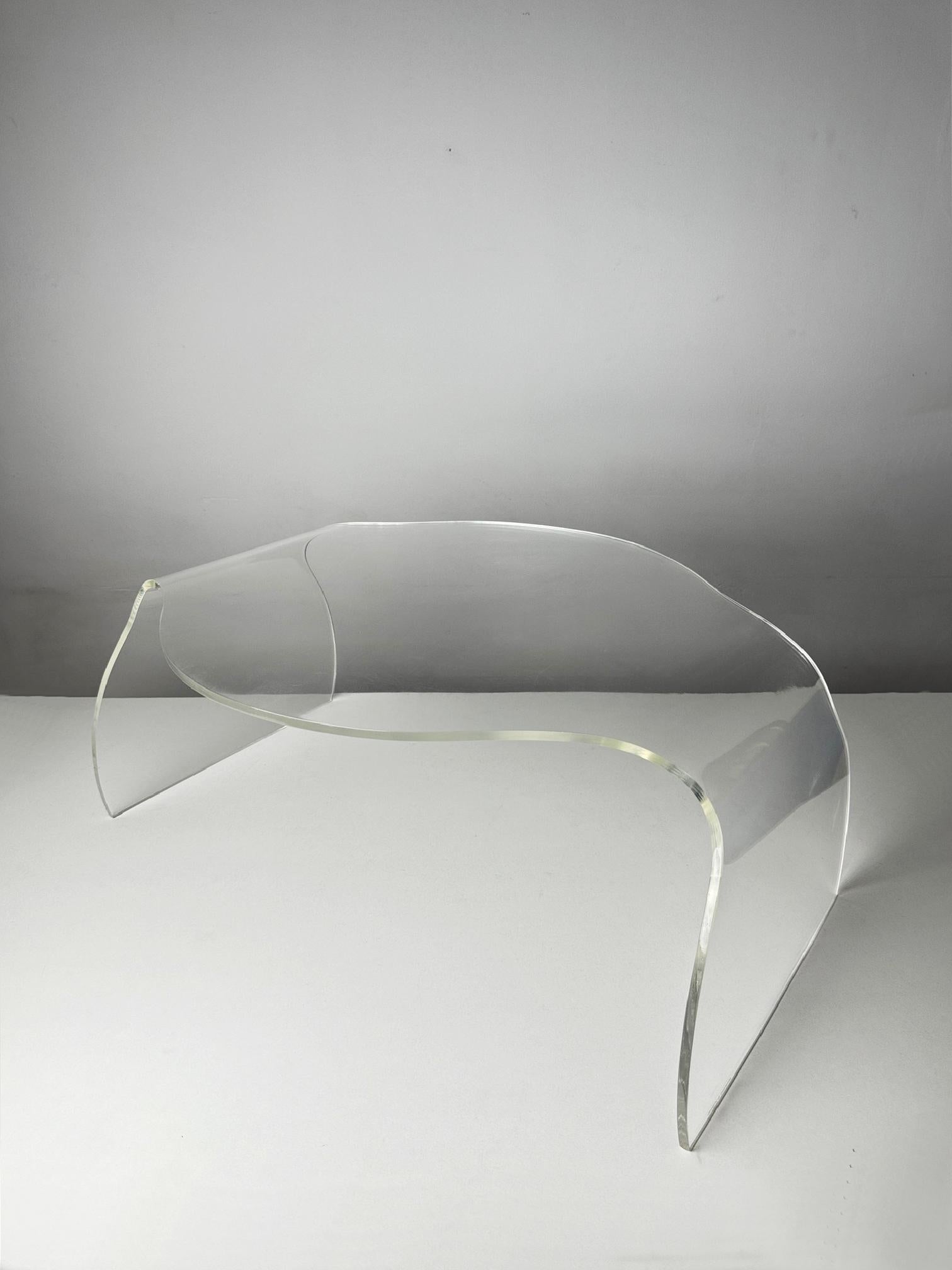 Français Conception de table basse Ondine par Danielle Quarante en 1969