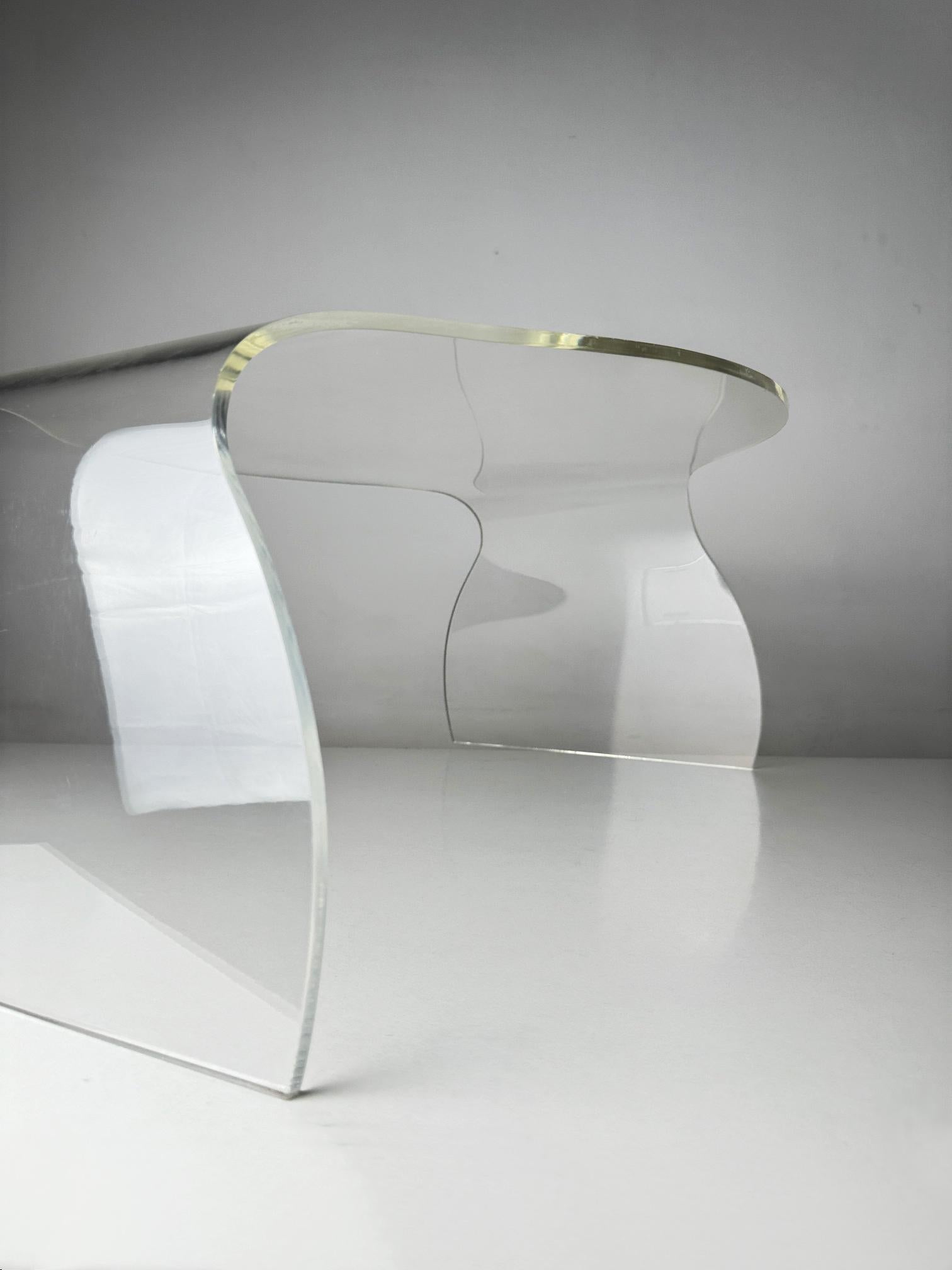 Plastique Conception de table basse Ondine par Danielle Quarante en 1969