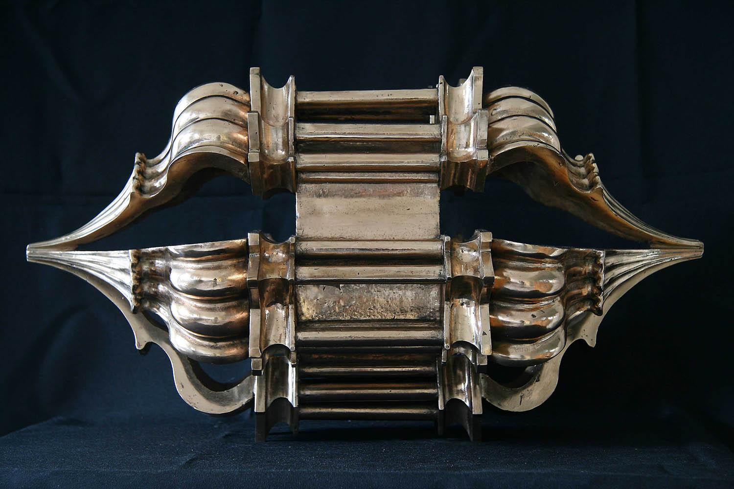 Barok by Ondřej Oliva - Sculpture figurative en bronze, forme mystérieuse, dorée en vente 2