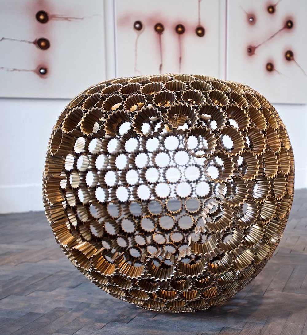 Fruta prohibida II de Ondřej Oliva - Gran escultura de bronce, forma de manzana, dorada en venta 1