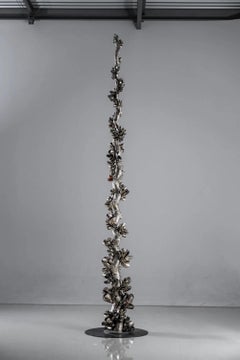 „Instant Moules I“ von Ondřej Oliva – große Metallskulptur, Säule, Muscheln