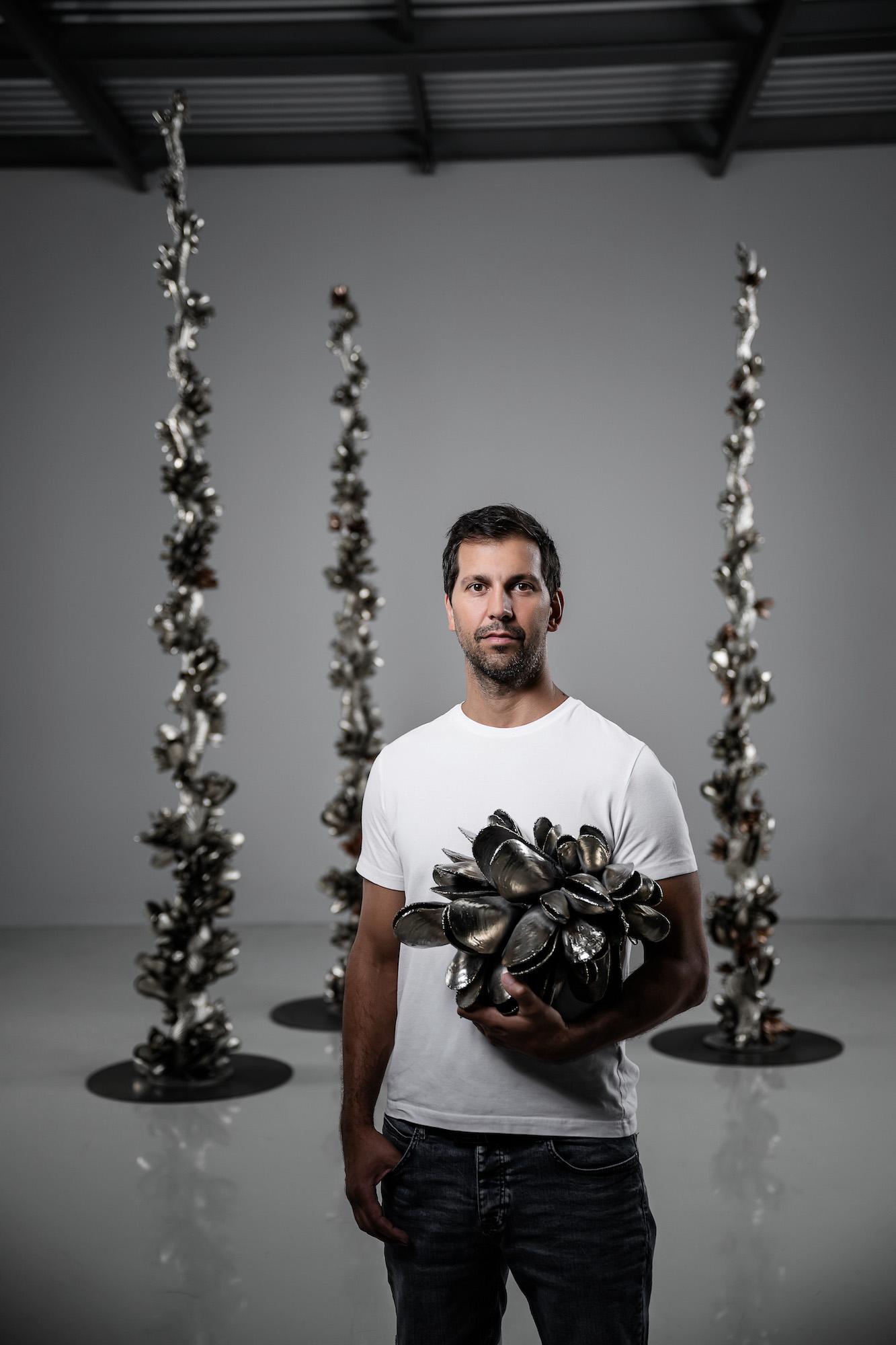 Instant Moules I by Ondřej Oliva - Large sculpture, column, totem, mollusc shell For Sale 10