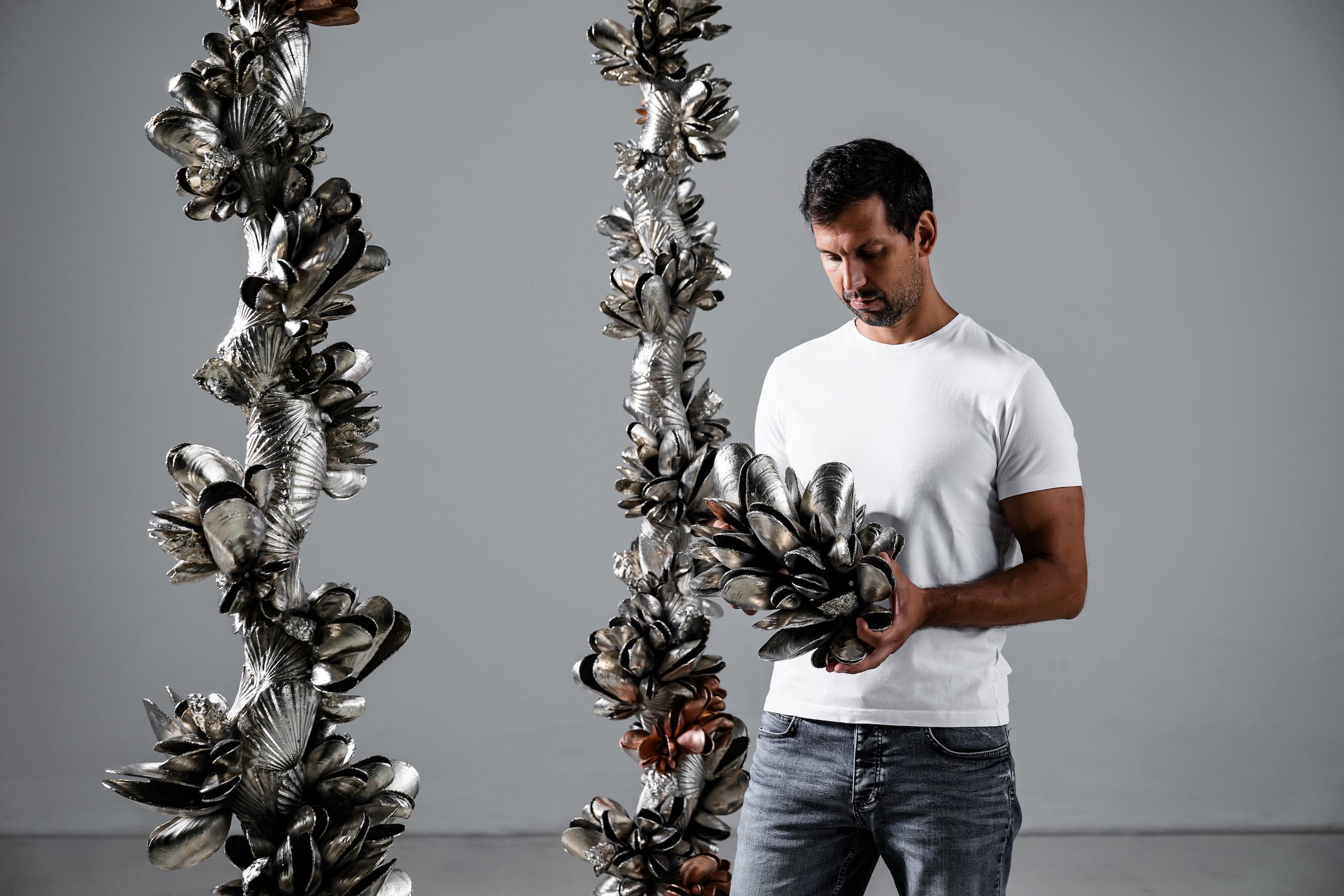 Instant Moules I by Ondřej Oliva - Large sculpture, column, totem, mollusc shell For Sale 12