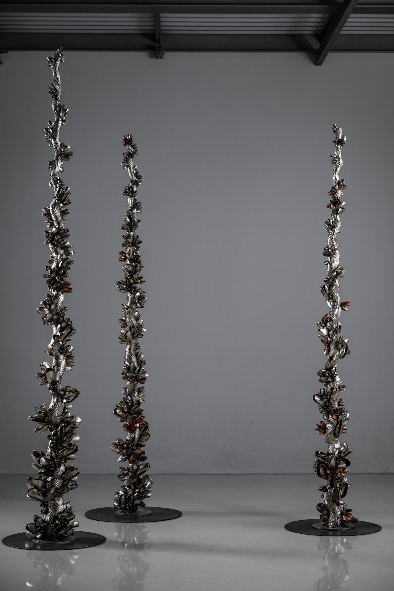 Instant Moules I by Ondřej Oliva - Large sculpture, column, totem, mollusc shell For Sale 5