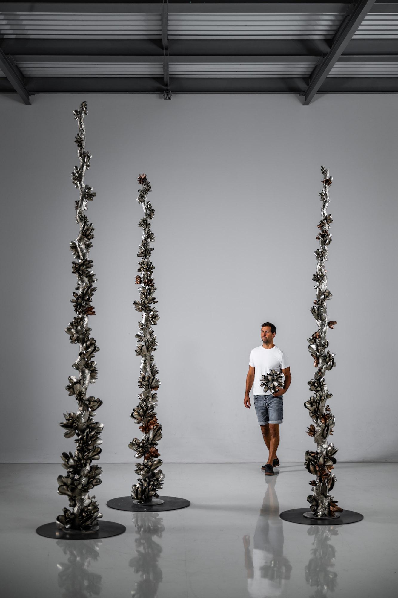 Instant Moules I by Ondřej Oliva - Large sculpture, column, totem, mollusc shell For Sale 7