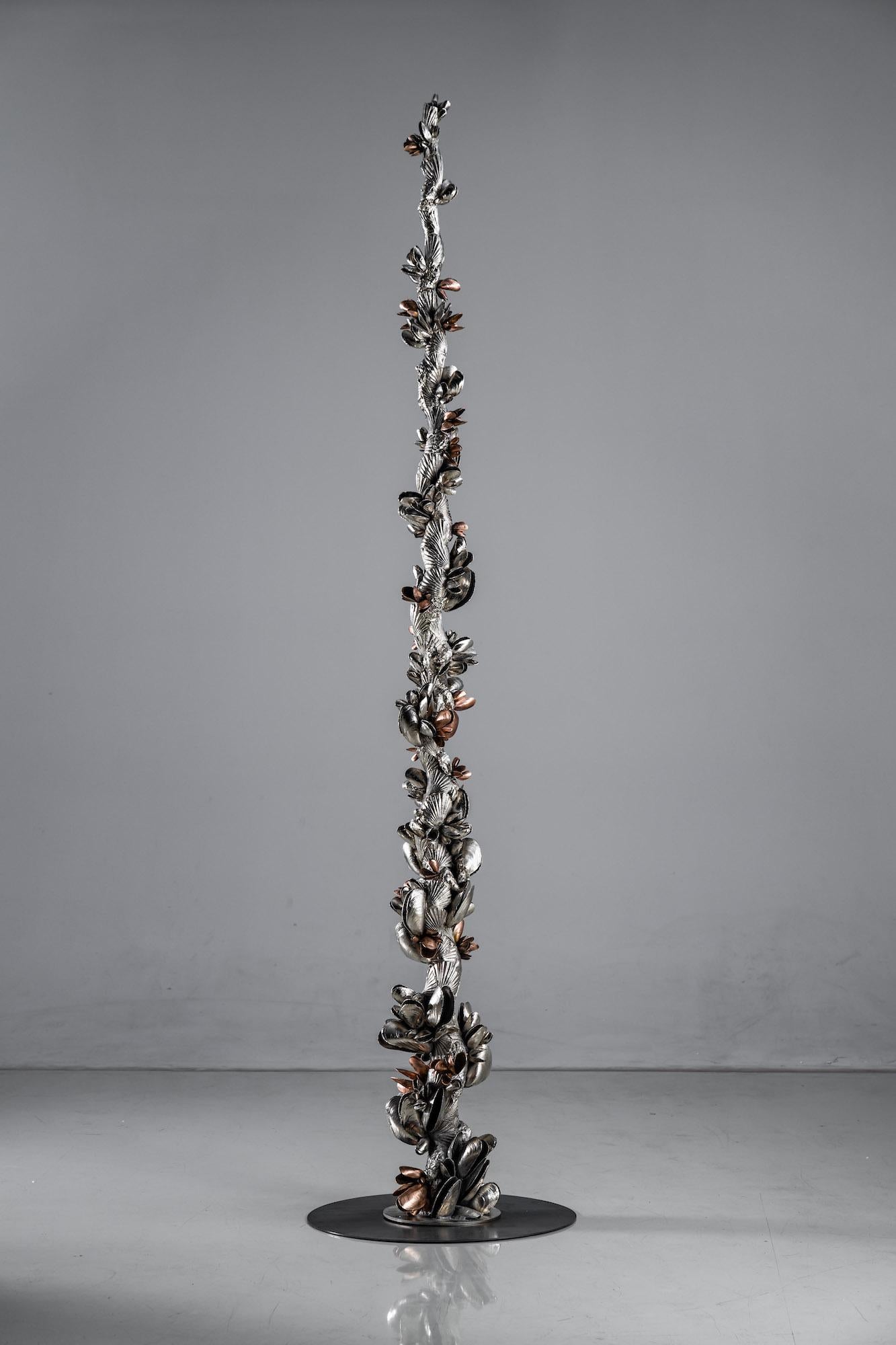 Instant Moules II by Ondřej Oliva - Large sculpture, column totem, mollusc shell For Sale 1