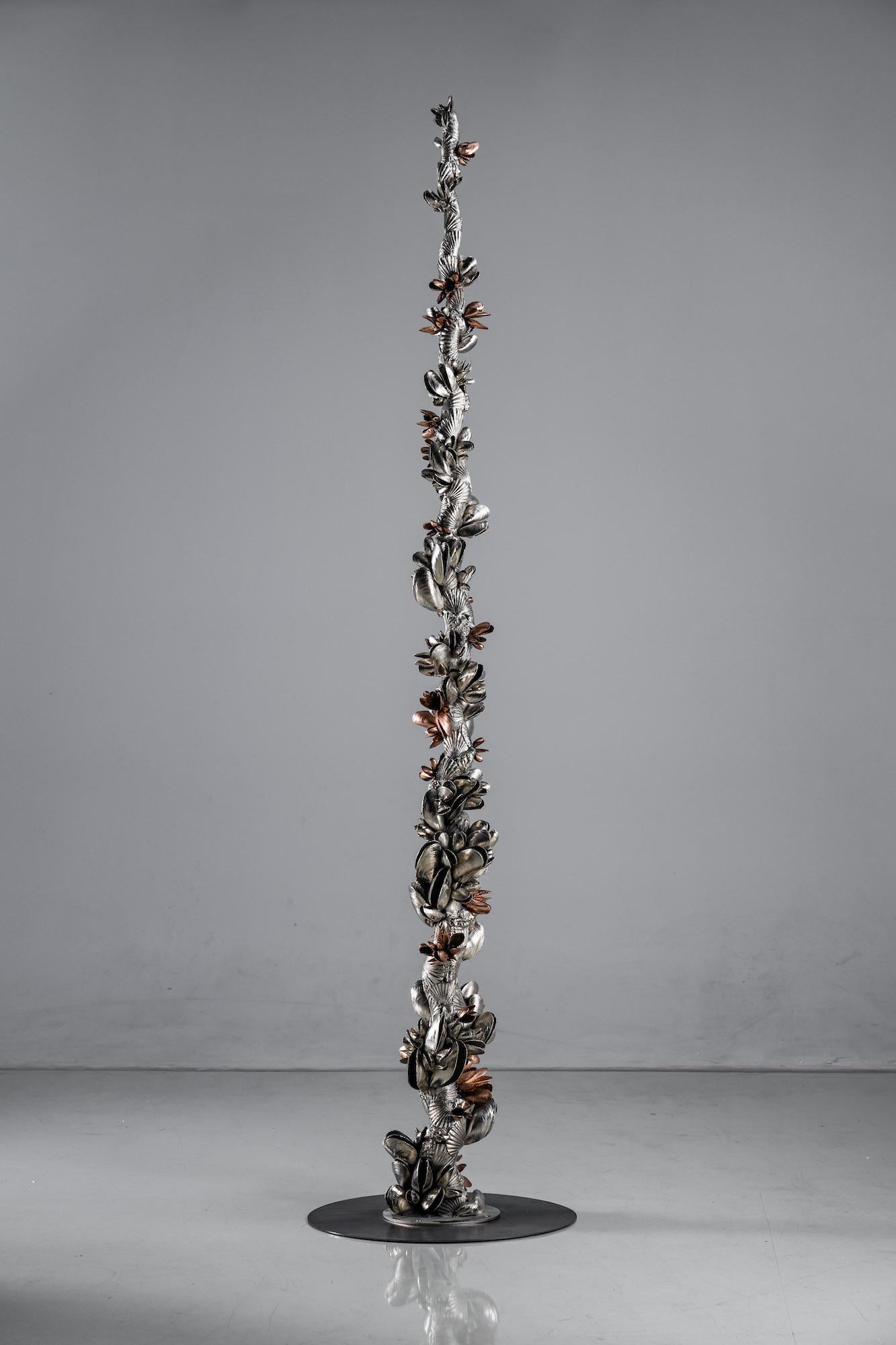 Instant Moules II by Ondřej Oliva - Large sculpture, column totem, mollusc shell For Sale 2