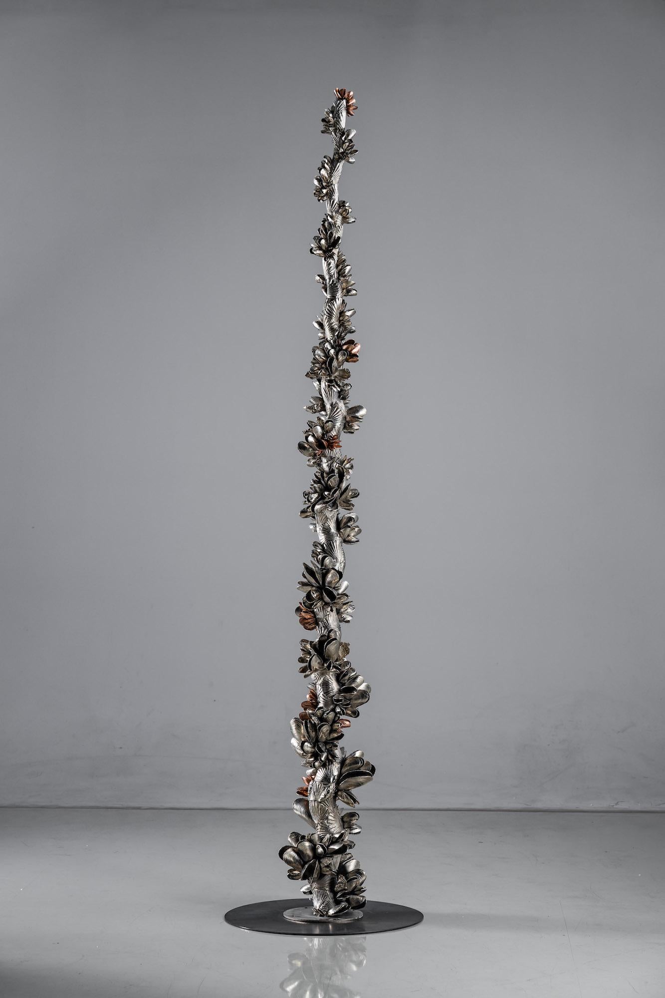 Instant Moules III by Ondřej Oliva - Large sculpture, totem, mollusc shells For Sale 2