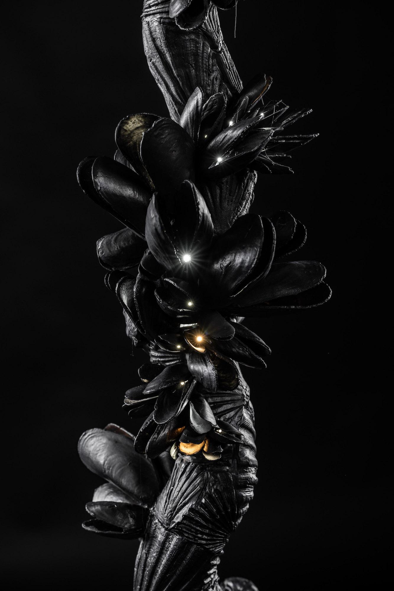 Instant Moules IV by Ondřej Oliva - sculptural lighting, totem, black shells For Sale 9