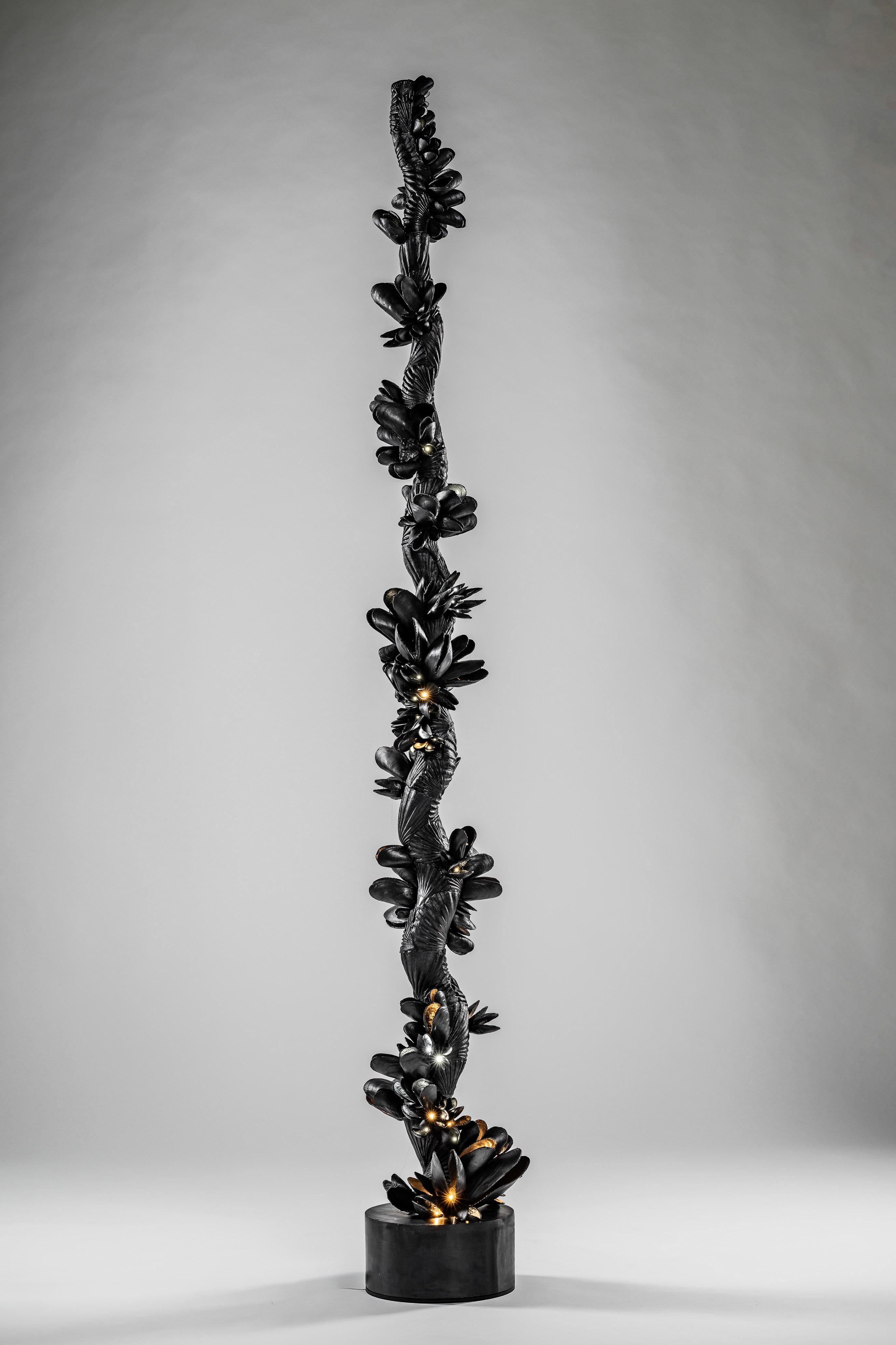 Instant Moules IV by Ondřej Oliva - sculptural lighting, totem, black shells