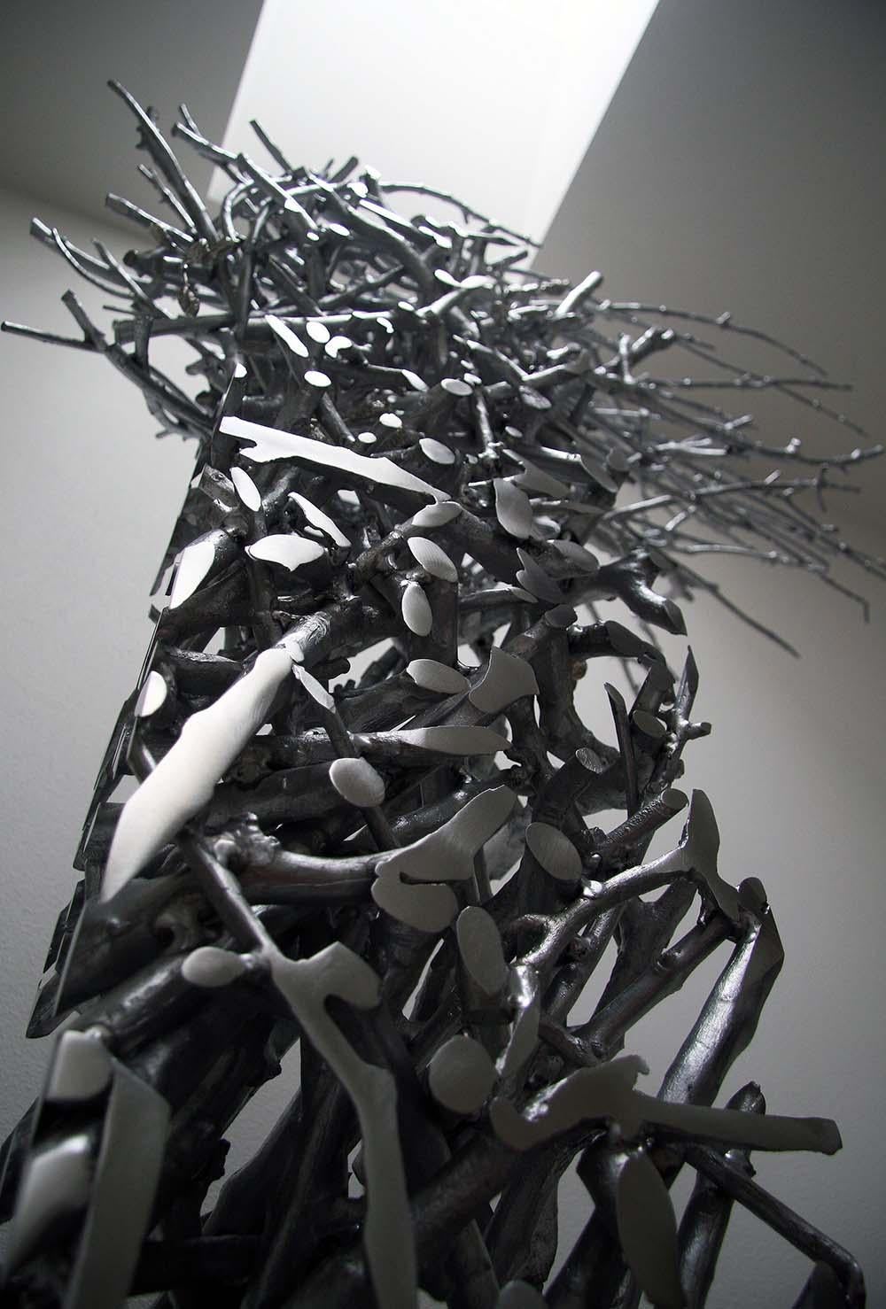 Instant Tree Burja by Ondřej Oliva - Grande sculpture en aluminium et nickel en vente 2