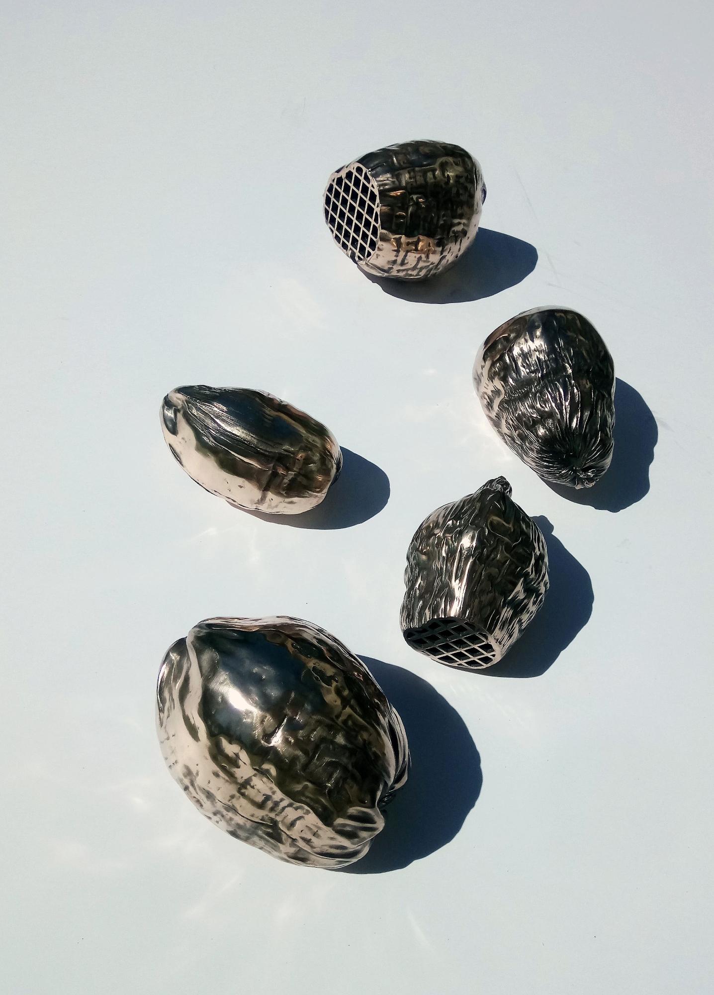 NUTS by Ondřej Oliva - Sculpture figurative en bronze, fruits en vente 5